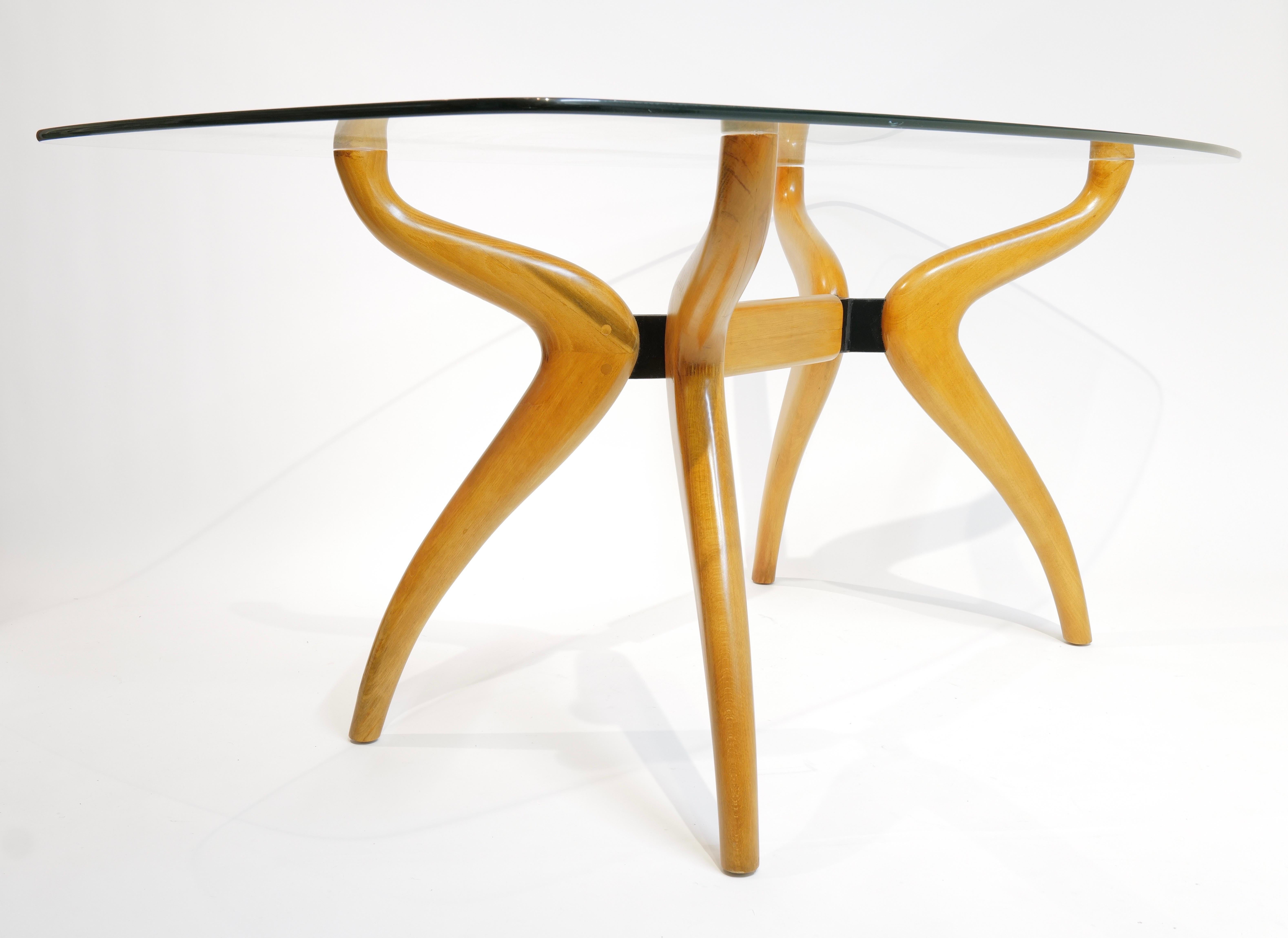 Mesa de comedor escultural de mediados de siglo con tablero de cristal y base de madera curvada Moderno de mediados de siglo en venta