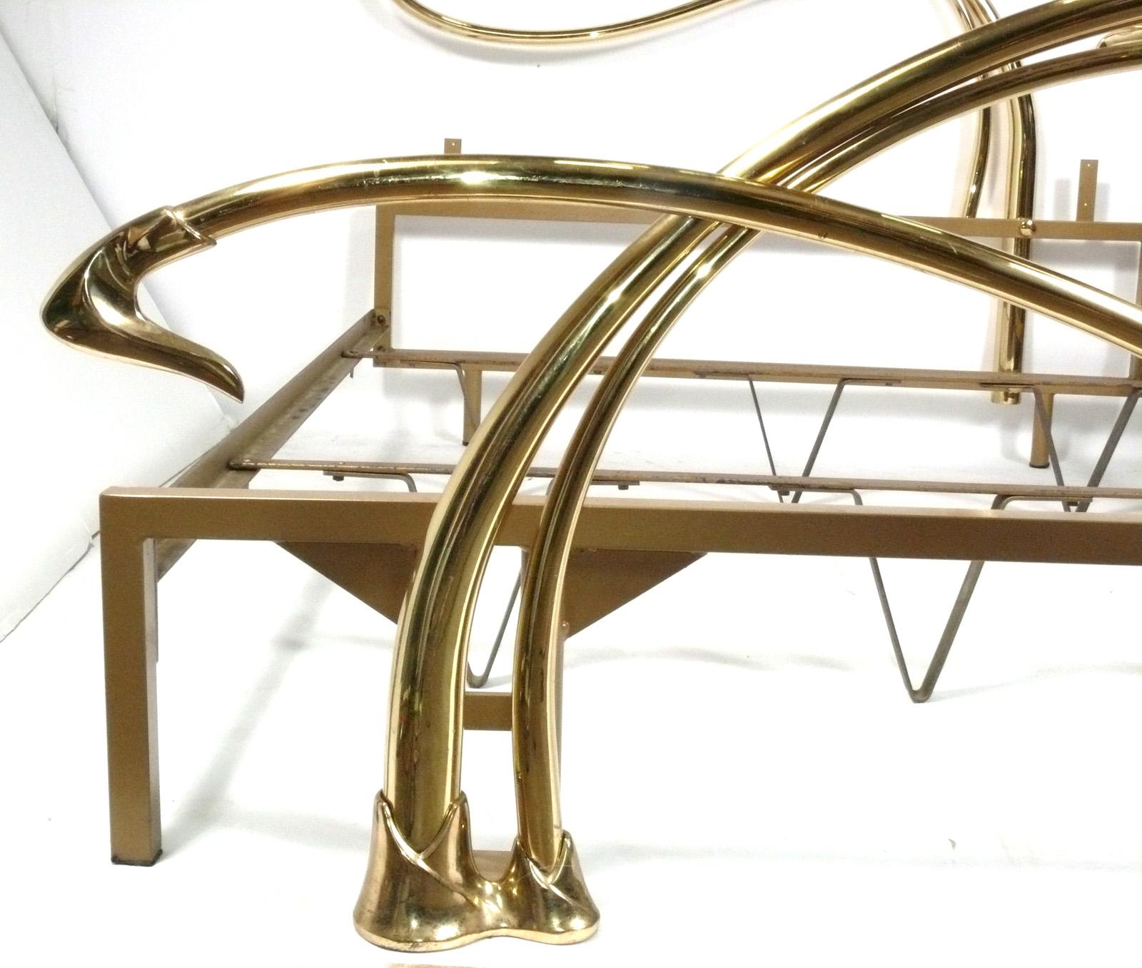 Sculptural Mid Century Modern Italian Brass Bed circa 1970s In Good Condition For Sale In Atlanta, GA
