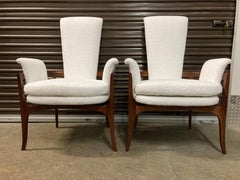 Skulpturale Mid-Century-Modern-Loungesessel, Nussbaum und weier Boucle-Stoff