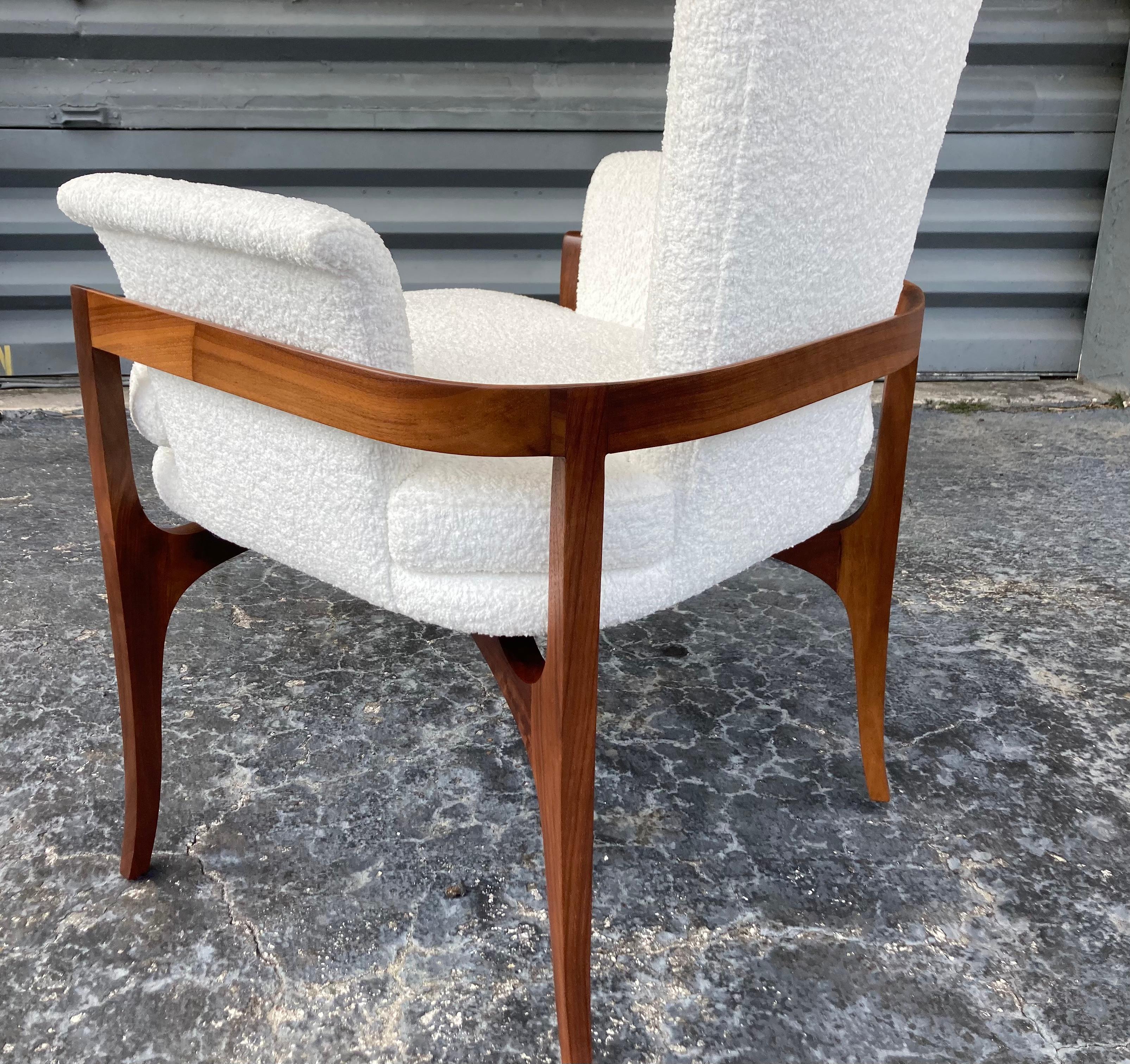 American Sculptural Mid-Century Modern Lounge Chairs, Walnut and White Boucle Fabric For Sale