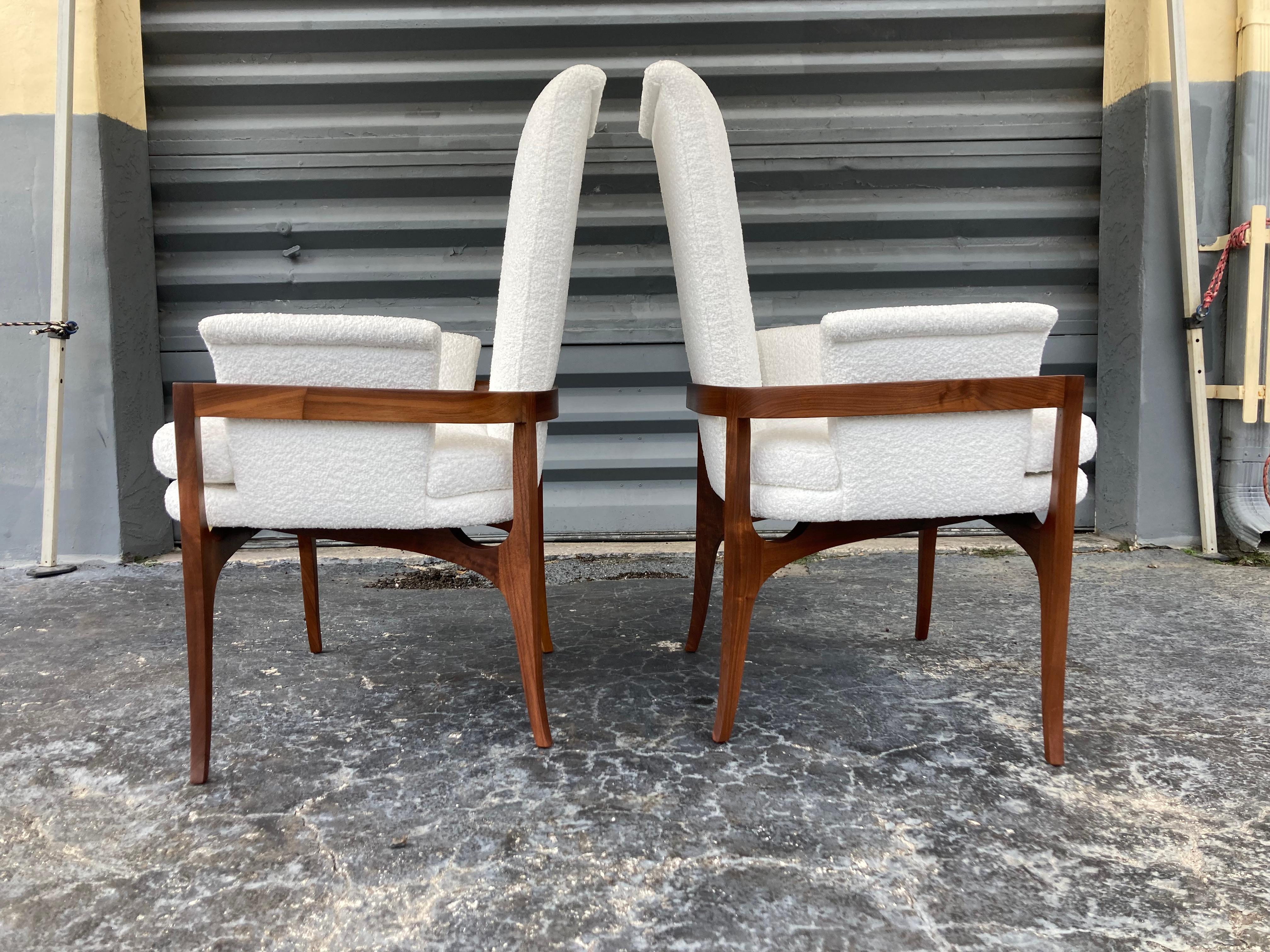Sculptural Mid-Century Modern Lounge Chairs, Walnut and White Boucle Fabric In Excellent Condition For Sale In Miami, FL