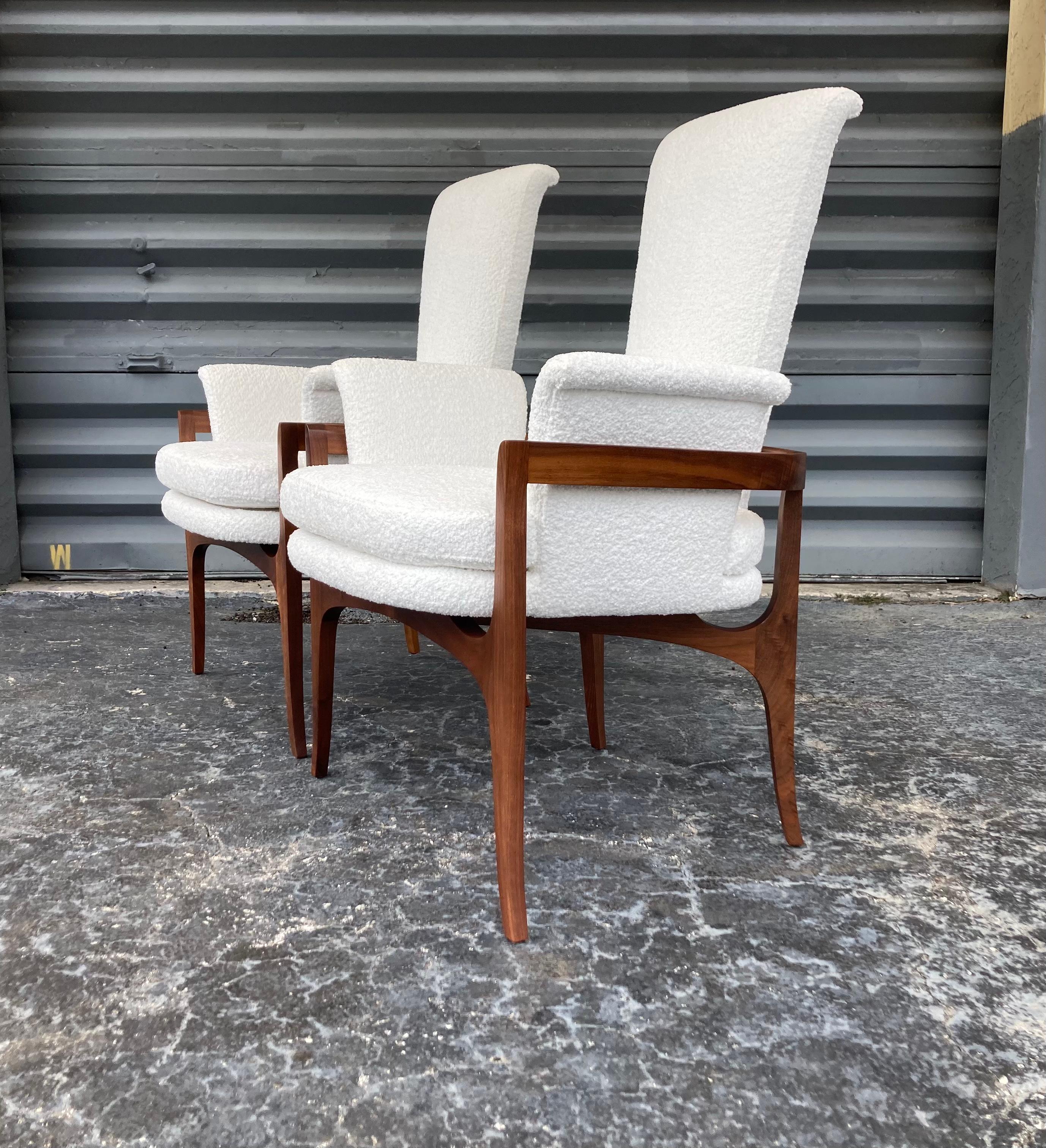 Mid-20th Century Sculptural Mid-Century Modern Lounge Chairs, Walnut and White Boucle Fabric For Sale