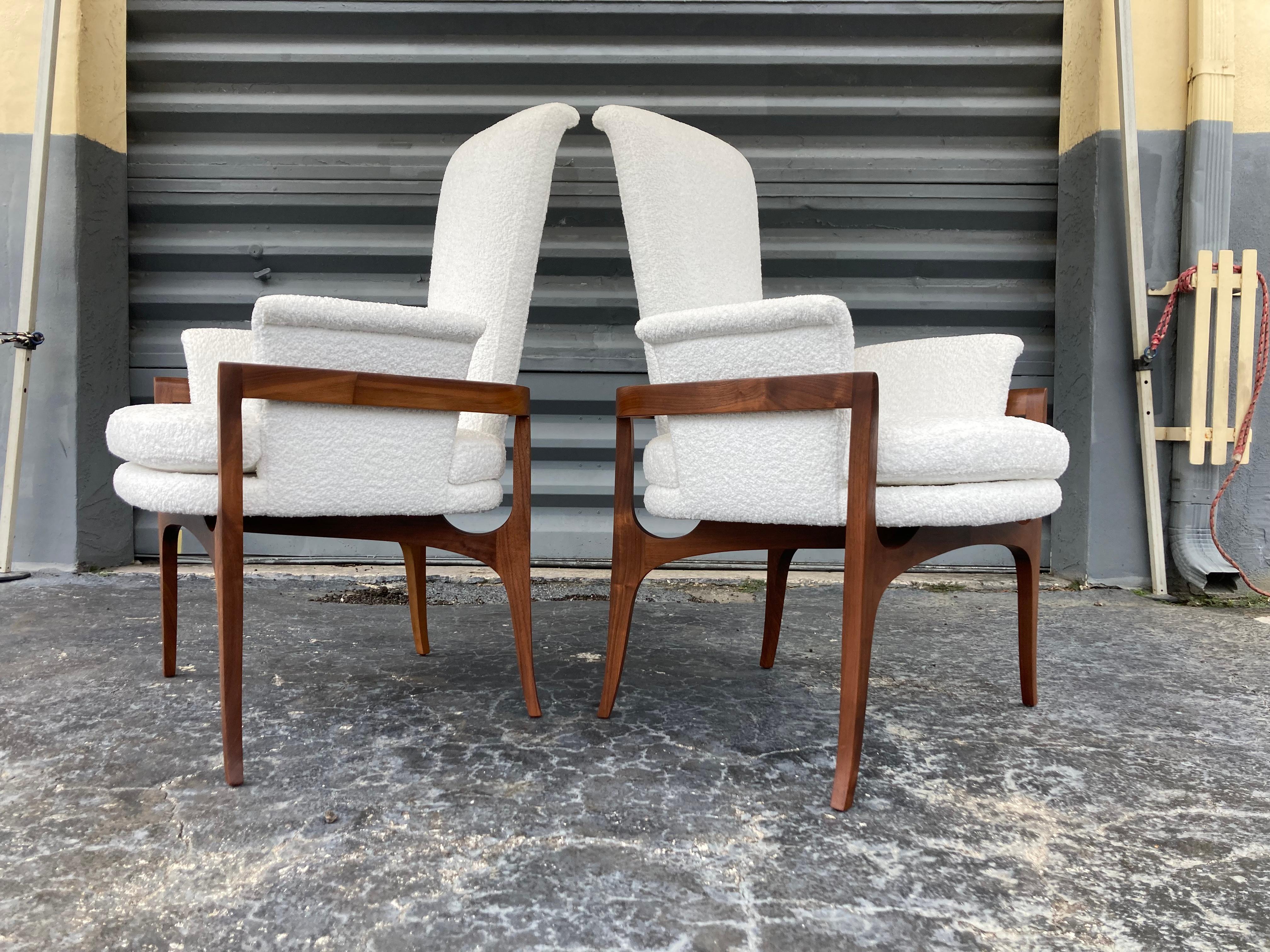 Sculptural Mid-Century Modern Lounge Chairs, Walnut and White Boucle Fabric For Sale 1