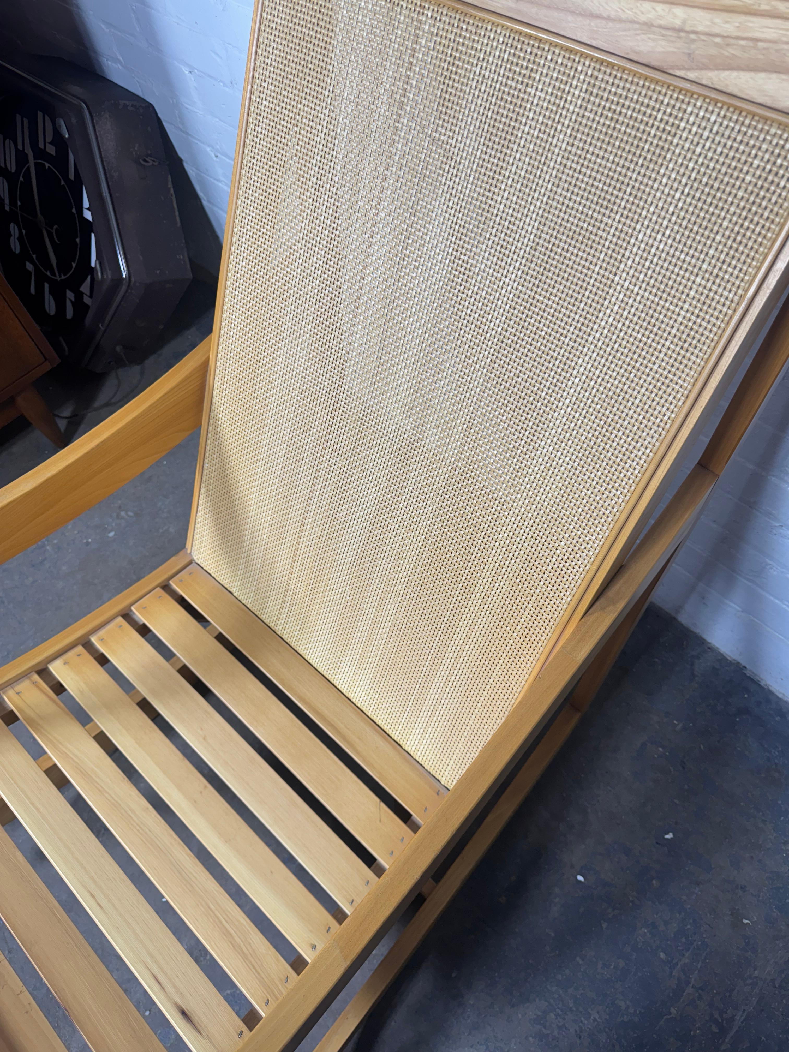 Scandinave moderne Fauteuil à bascule sculptural du milieu du siècle par Paoli en vente