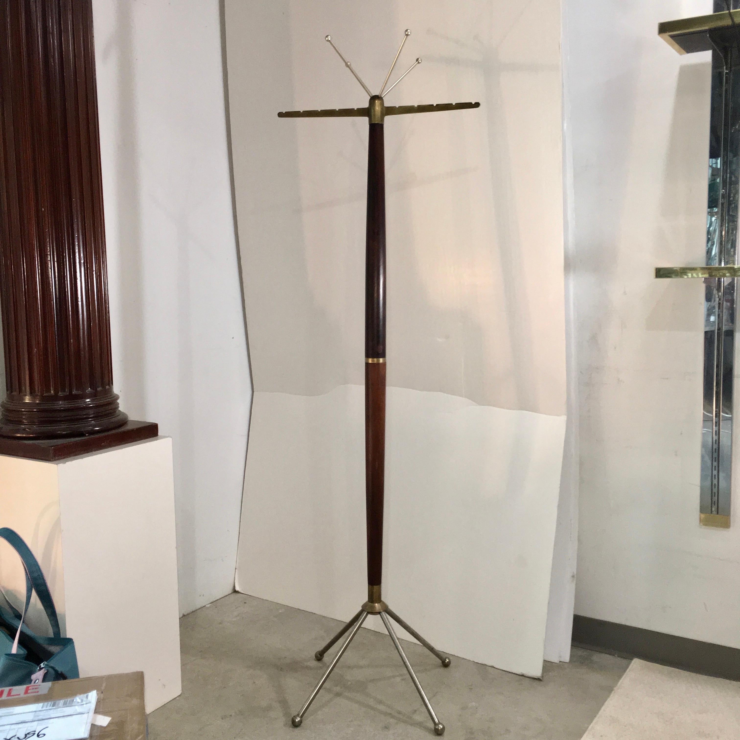 Stylish and sculptural 1950s Italian standing coat rack in tapered walnut with gilt metal accents. Includes four wood coat hangers from the Grand Hotel Bristol di Merano.