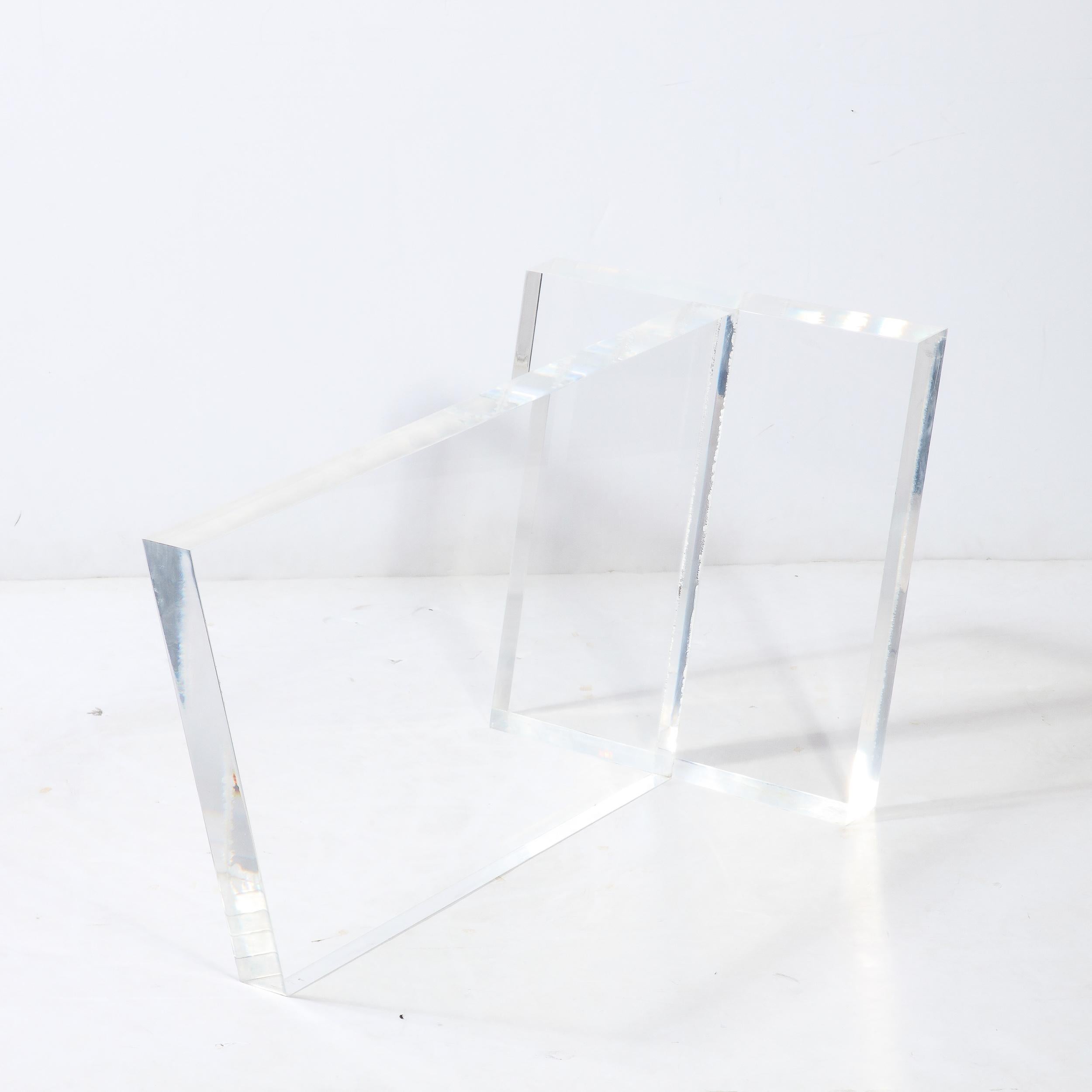 Table à cocktail sculpturale moderniste du milieu du siècle dernier en verre et lucite en vente 3