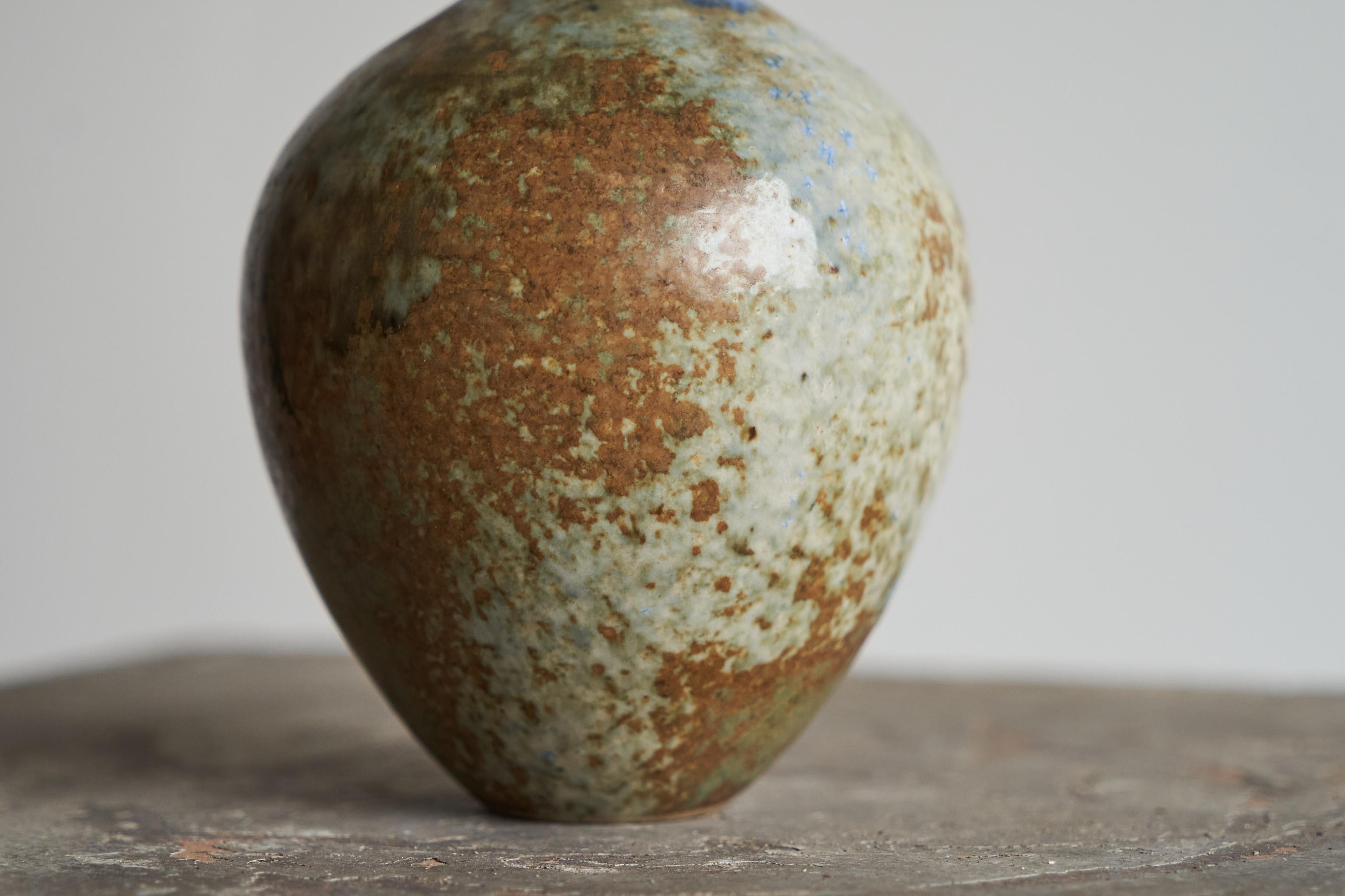 Mid-Century moderno Vaso scultoreo in Studio Pottery del 1960 in vendita