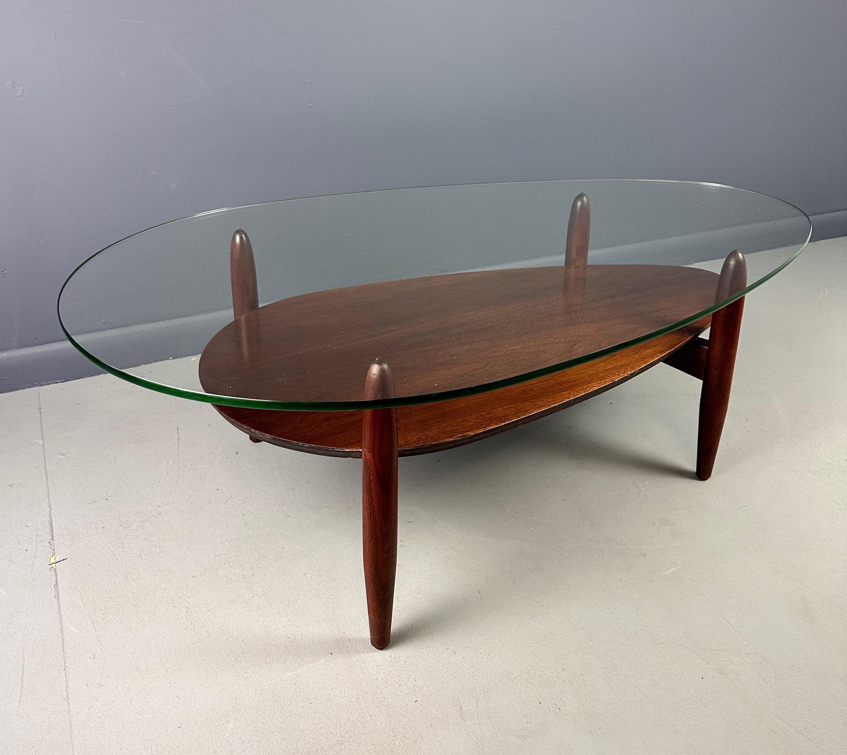 Mid-Century Modern Table basse sculpturale en forme de goutte d'eau du milieu du siècle en noyer par Adrian Pearsall en vente