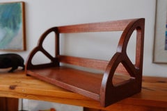 Estantería escultural de madera de mediados de siglo para libros