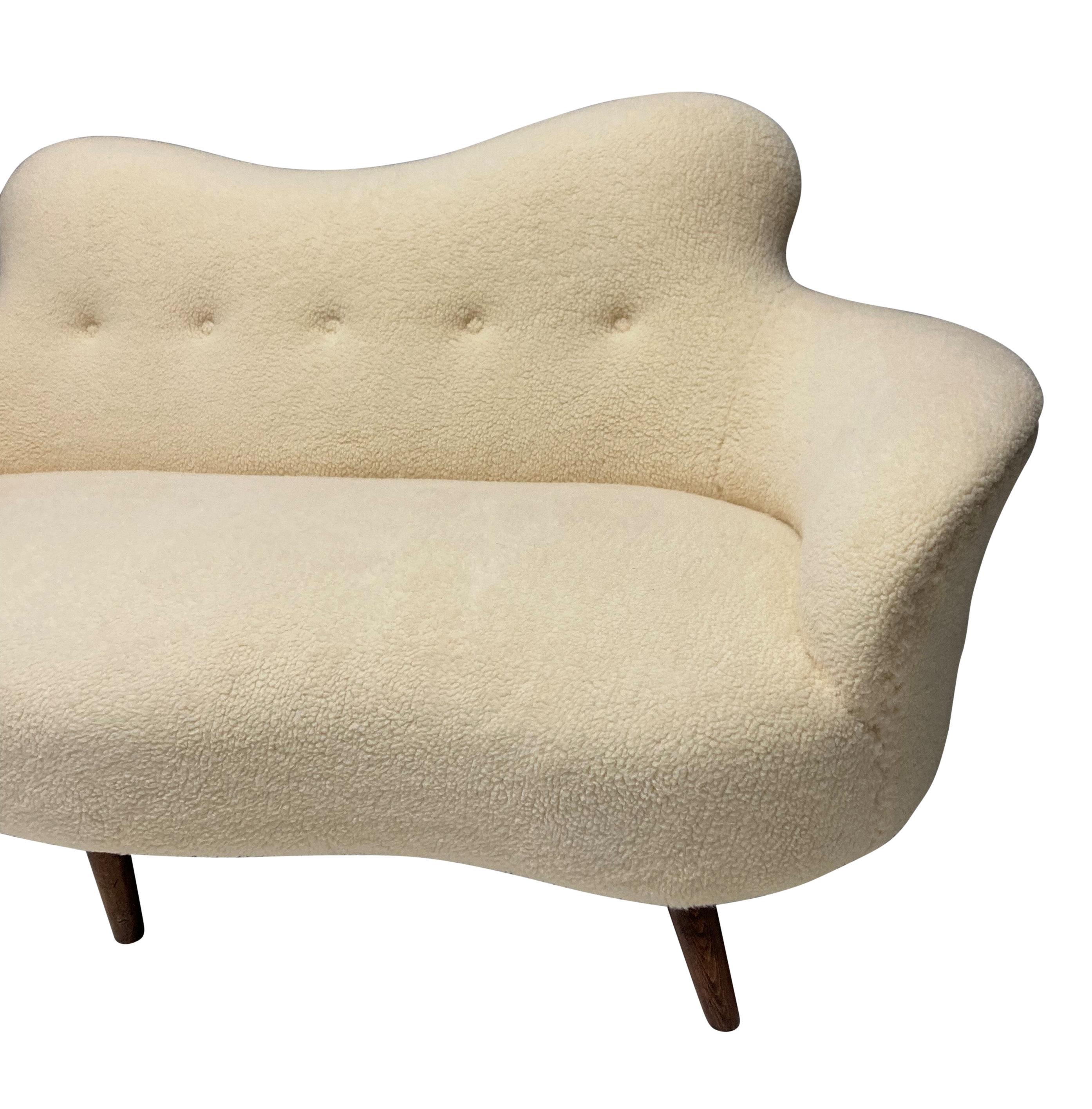 Sculptural Midcentury Italian Sofa in Faux Lambswool In Good Condition For Sale In London, GB