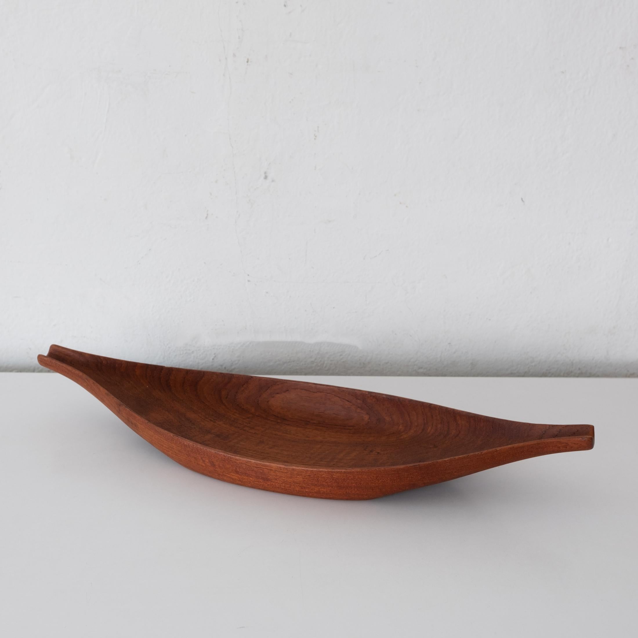 Sculptural centerpiece piece bowl by Anri. Beautiful grain and craftsmanship. 1950s

Anri was founded in 1912 in the Dolomite Mountains of northern Italy.