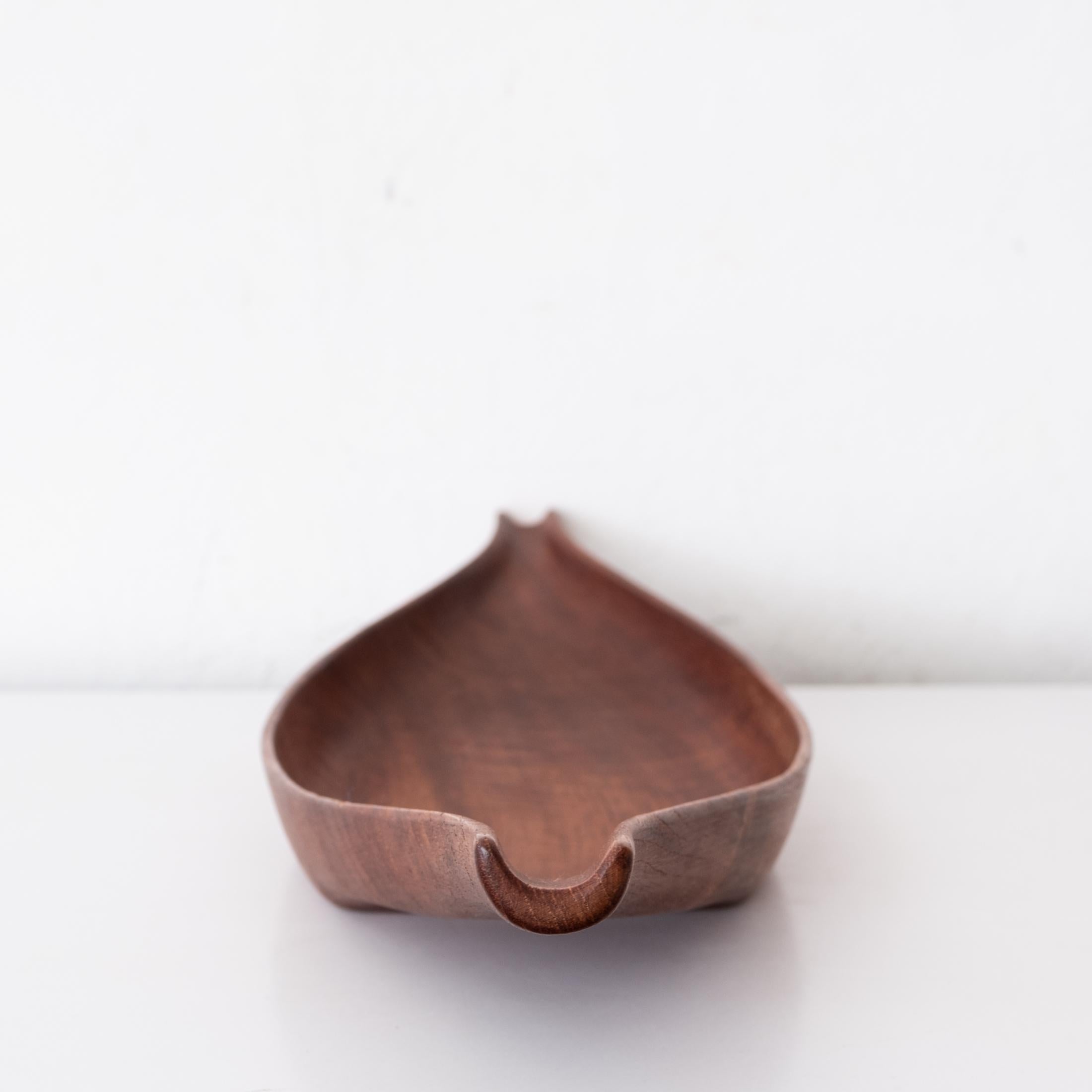 Sculptural Midcentury Italian Wood Fruit Bowl or Catch All by Anri, 1950s In Good Condition For Sale In San Diego, CA