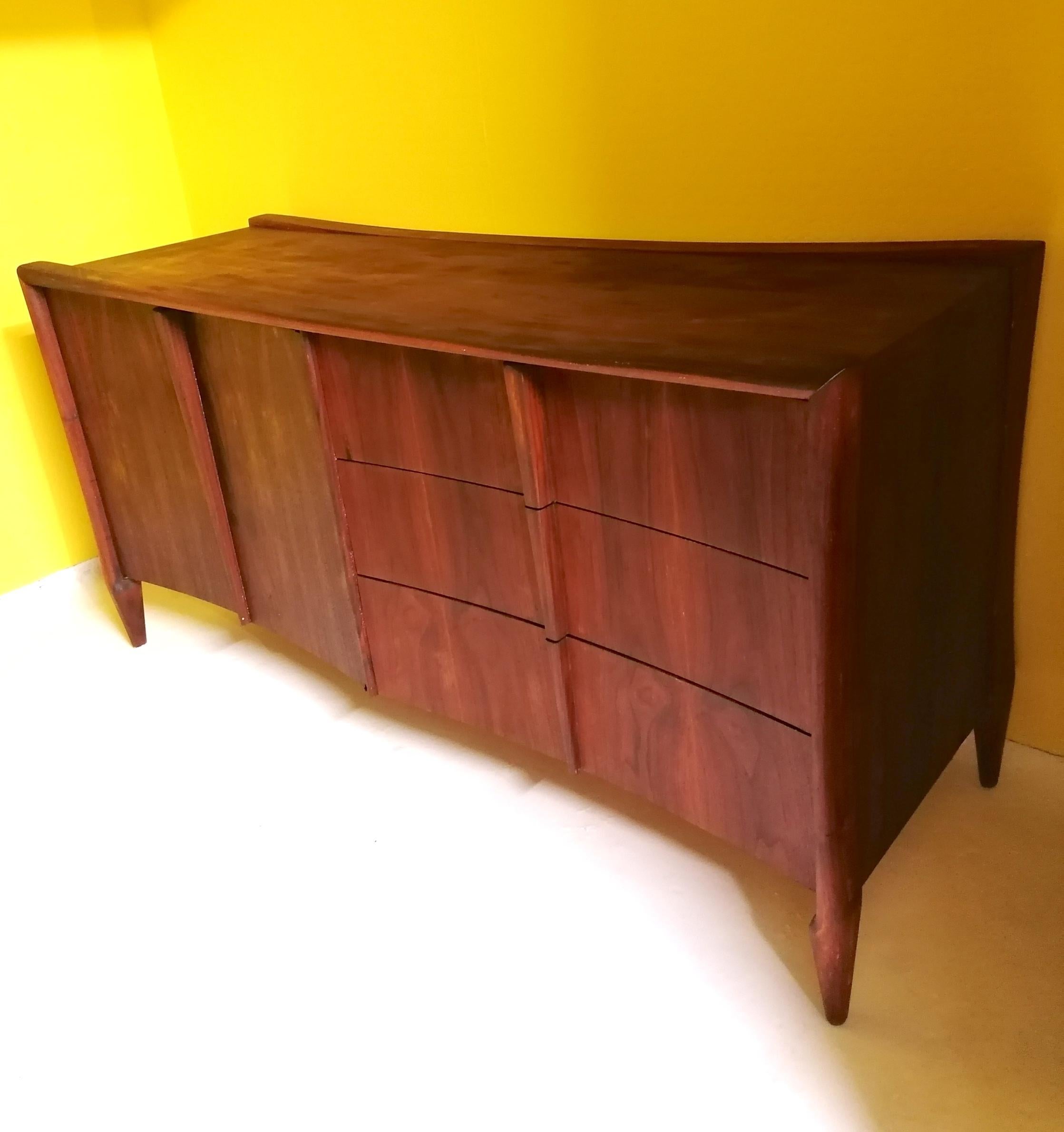 Late 20th Century Sculptural midcentury walnut sideboard by Vanleigh, 1970s American For Sale