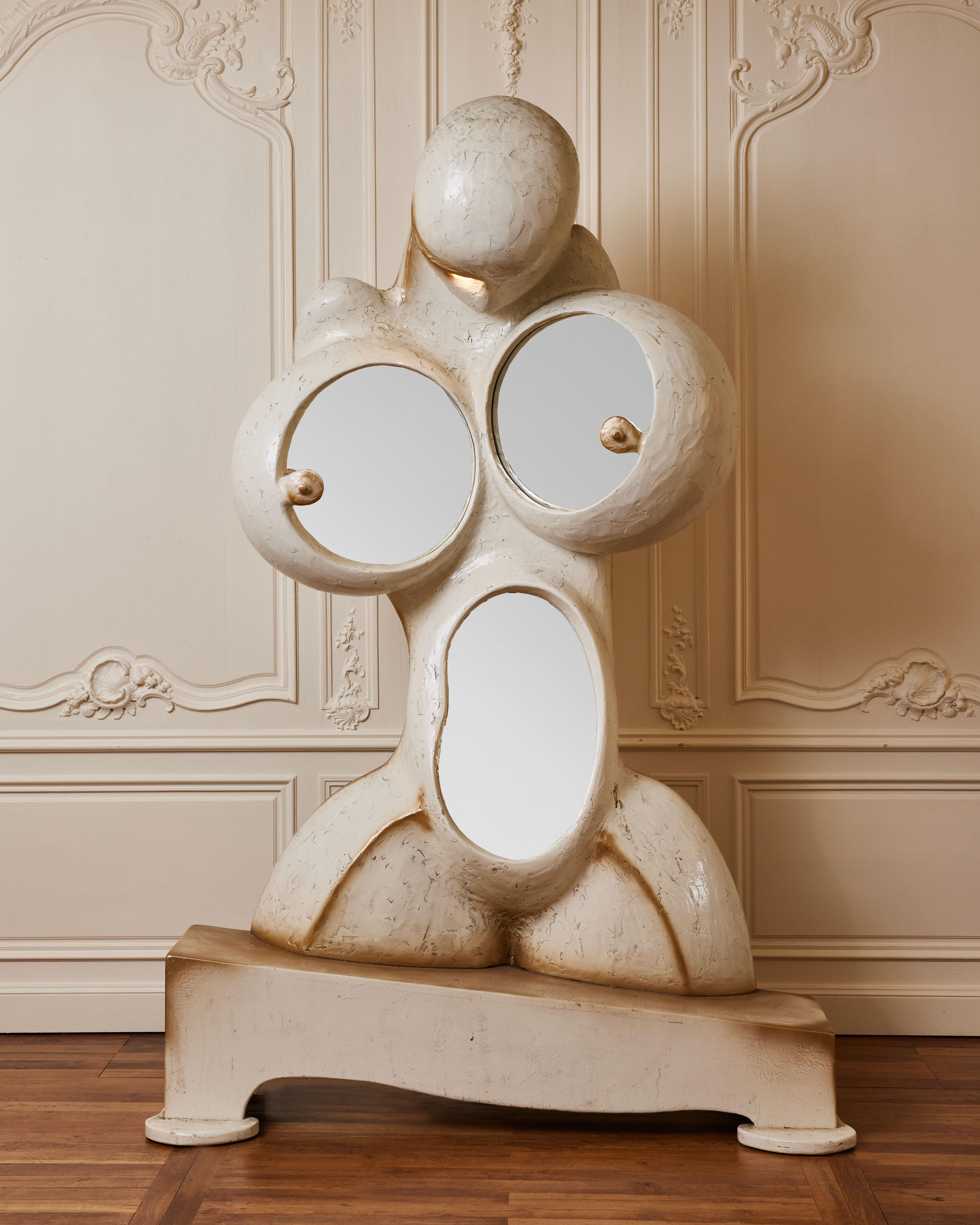 Important vintage sculpture in resin with 3 mirrors.
Signed on the back by the artist George Charpentier, known as GINO. (born in 1937).
France, 1970.
 