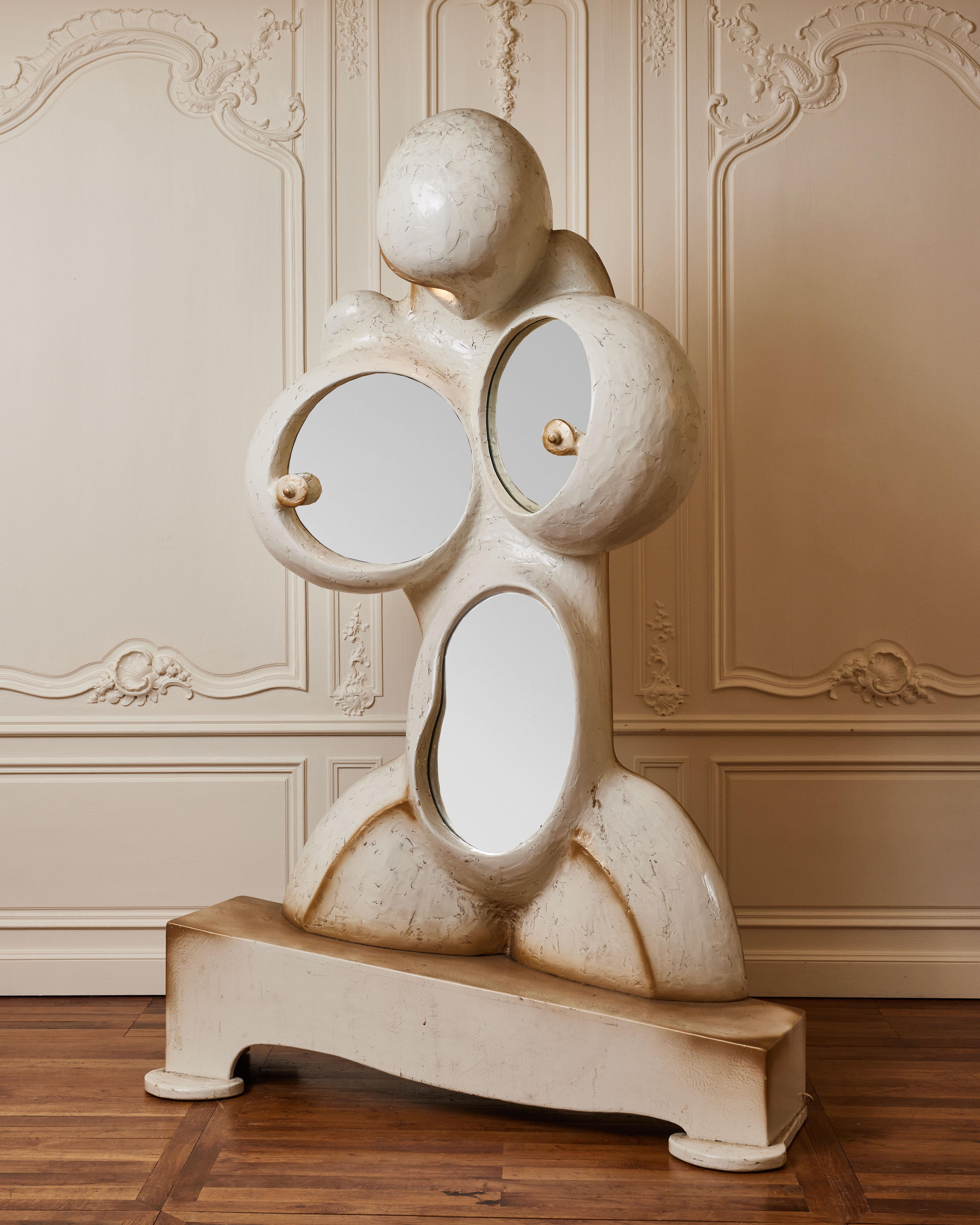 Skulpturaler Spiegel von GINO (Moderne der Mitte des Jahrhunderts) im Angebot