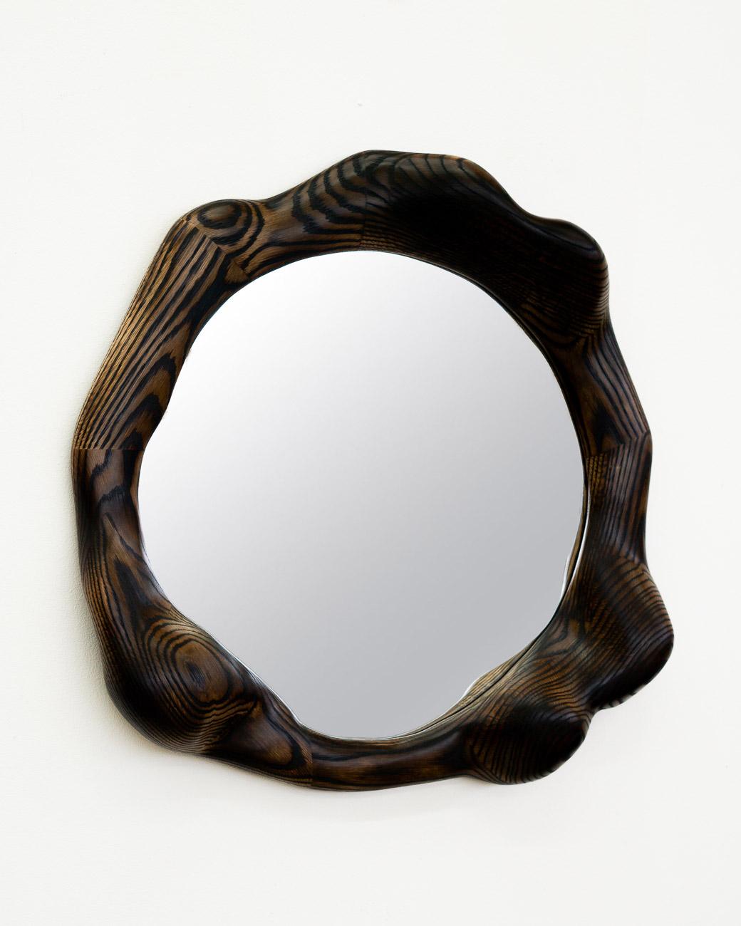 Skulpturaler welliger Spiegel aus gecharterter Eiche - Organisch geformter Wood Mirror (Organische Moderne) im Angebot