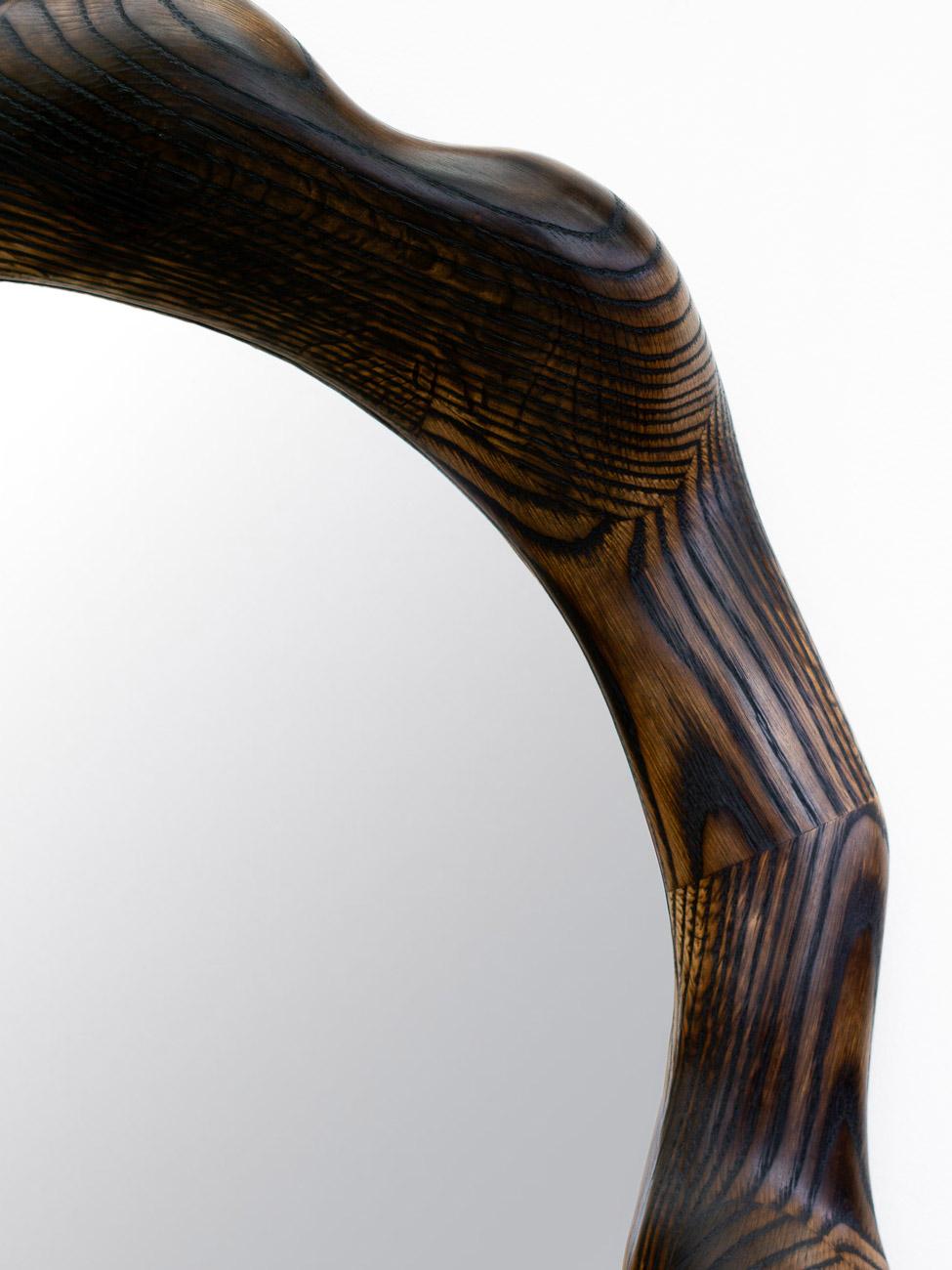 Skulpturaler welliger Spiegel aus gecharterter Eiche - Organisch geformter Wood Mirror im Zustand „Neu“ im Angebot in Waiblingen, BW
