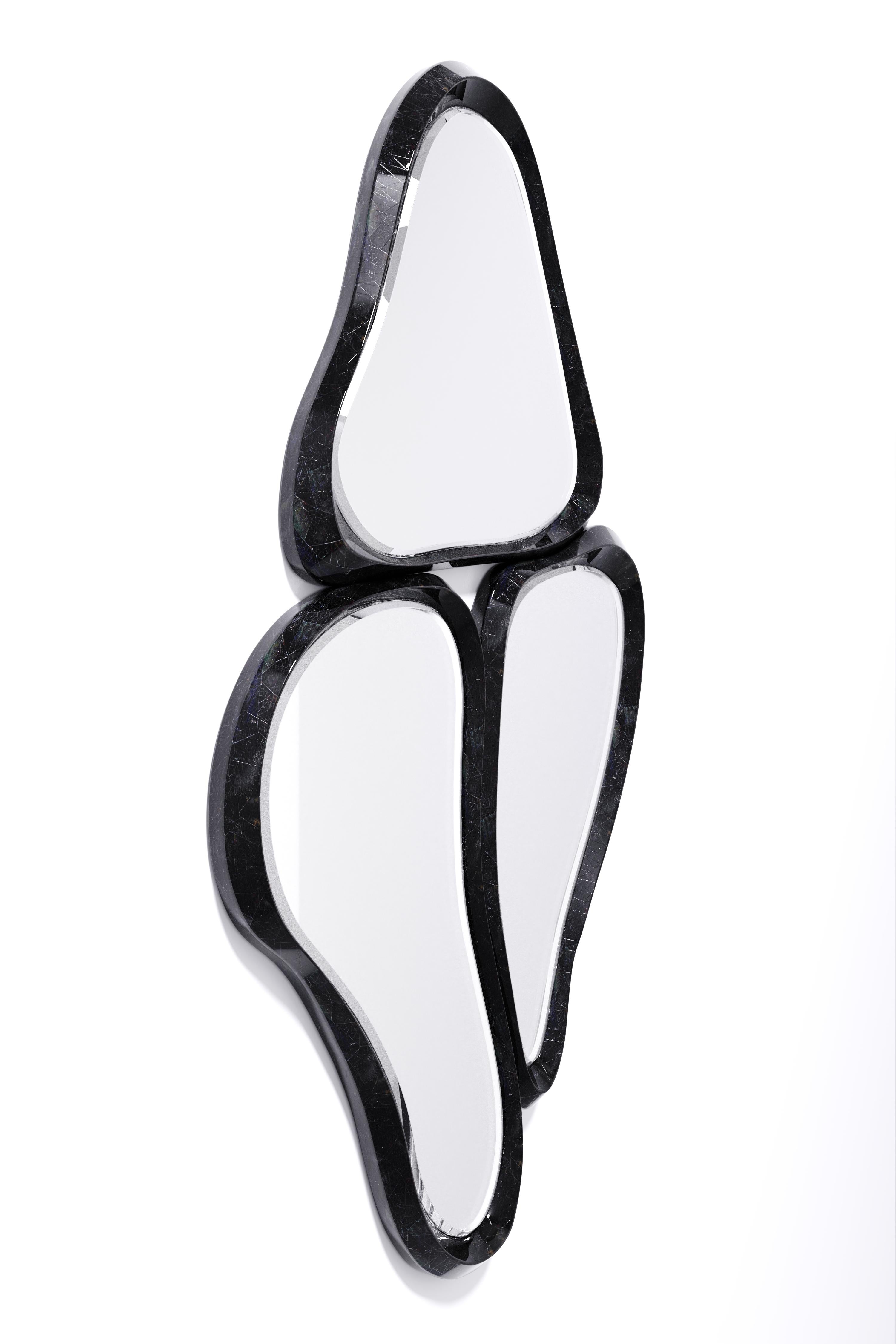 Specchio scultoreo in zigrino crema e ottone patinato di Kifu Paris In condizioni Nuovo in vendita a New York, NY