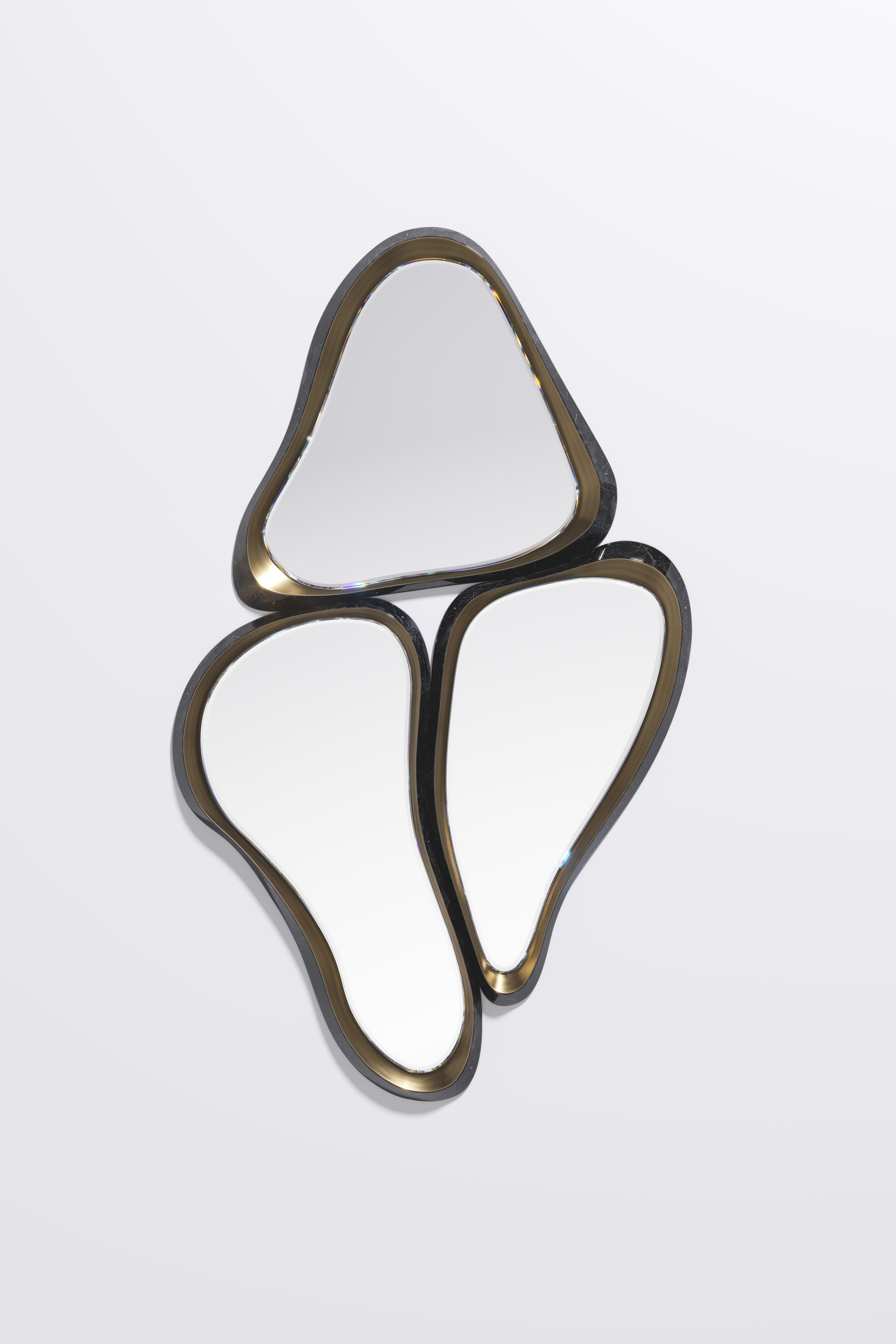 Specchio scultoreo in zigrino crema e ottone patinato di Kifu Paris in vendita 1