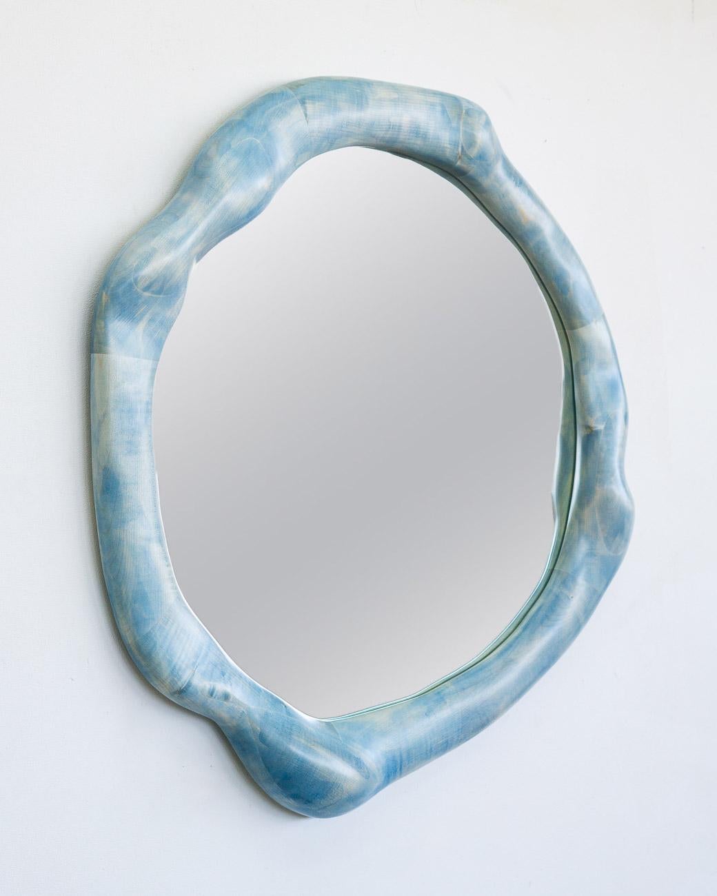 XXIe siècle et contemporain Miroir sculptural en bois d'érable peint avec teinture de bois en vente