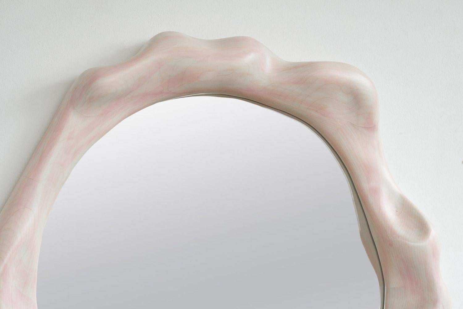 XXIe siècle et contemporain Miroir sculptural en bois d'érable peint avec teinture de bois en vente