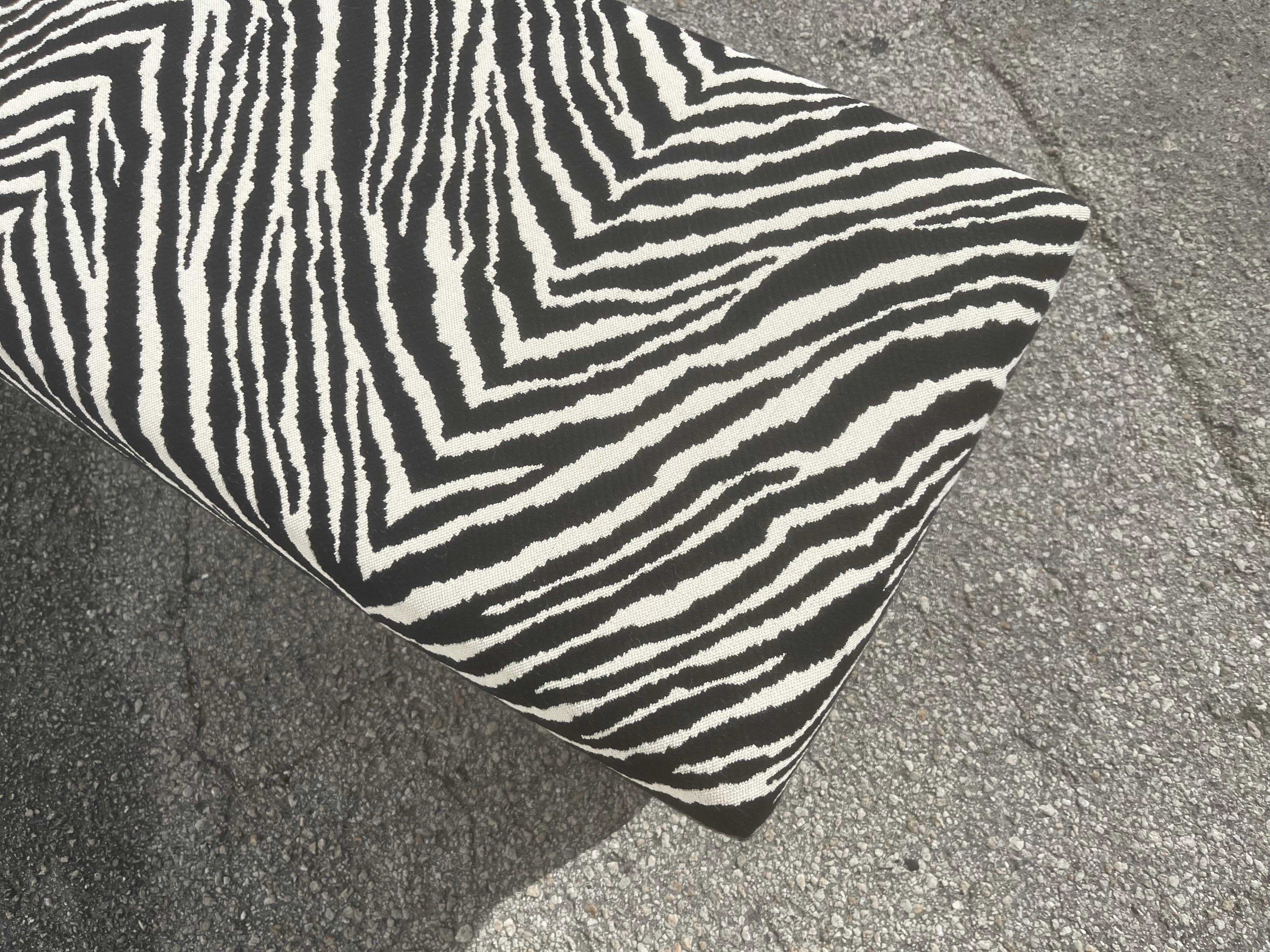 Panchina moderna scultorea nello stile di Adrian Pearsall, tessuto Zebra in vendita 7