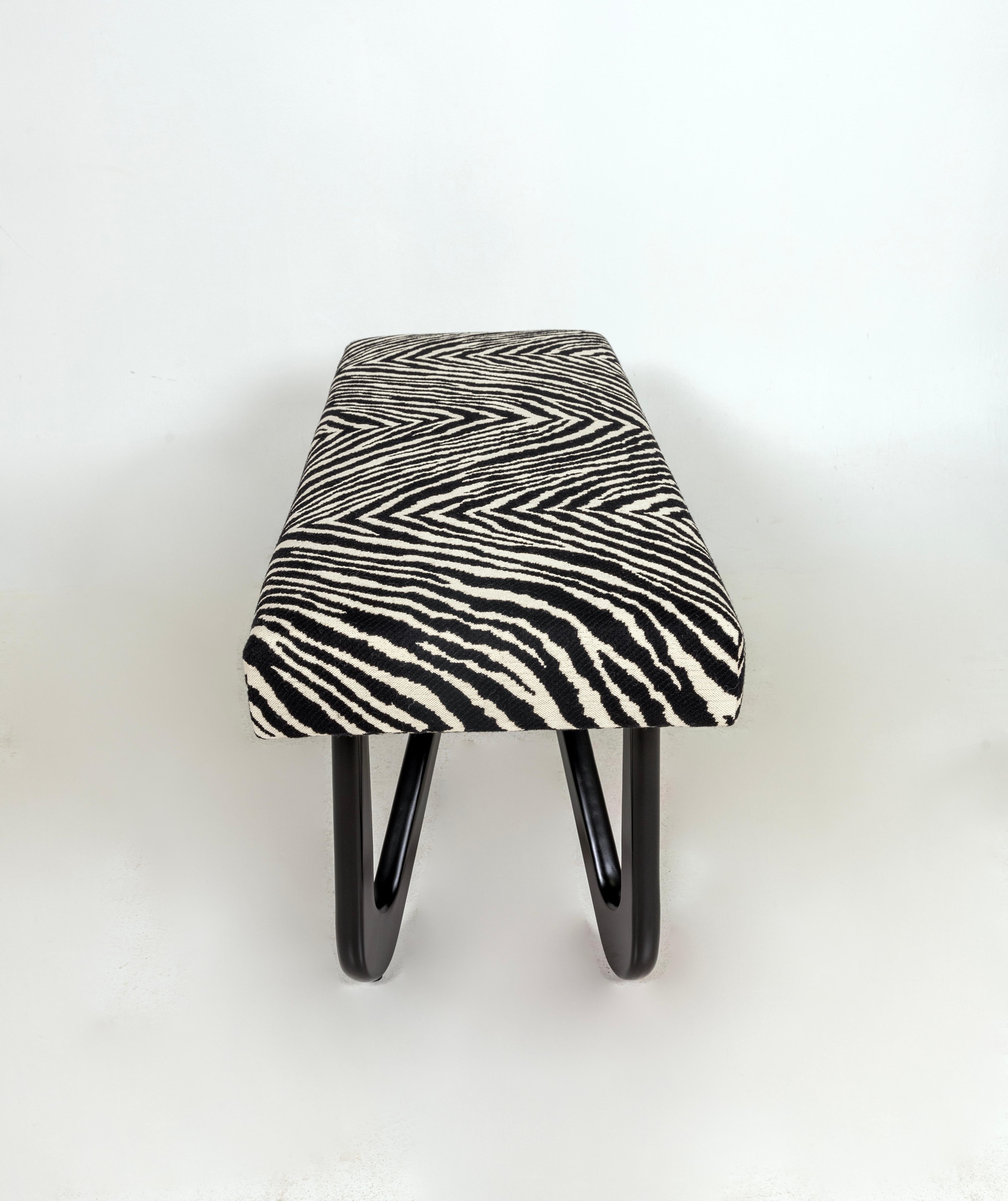 Tessuto Panchina moderna scultorea nello stile di Adrian Pearsall, tessuto Zebra in vendita