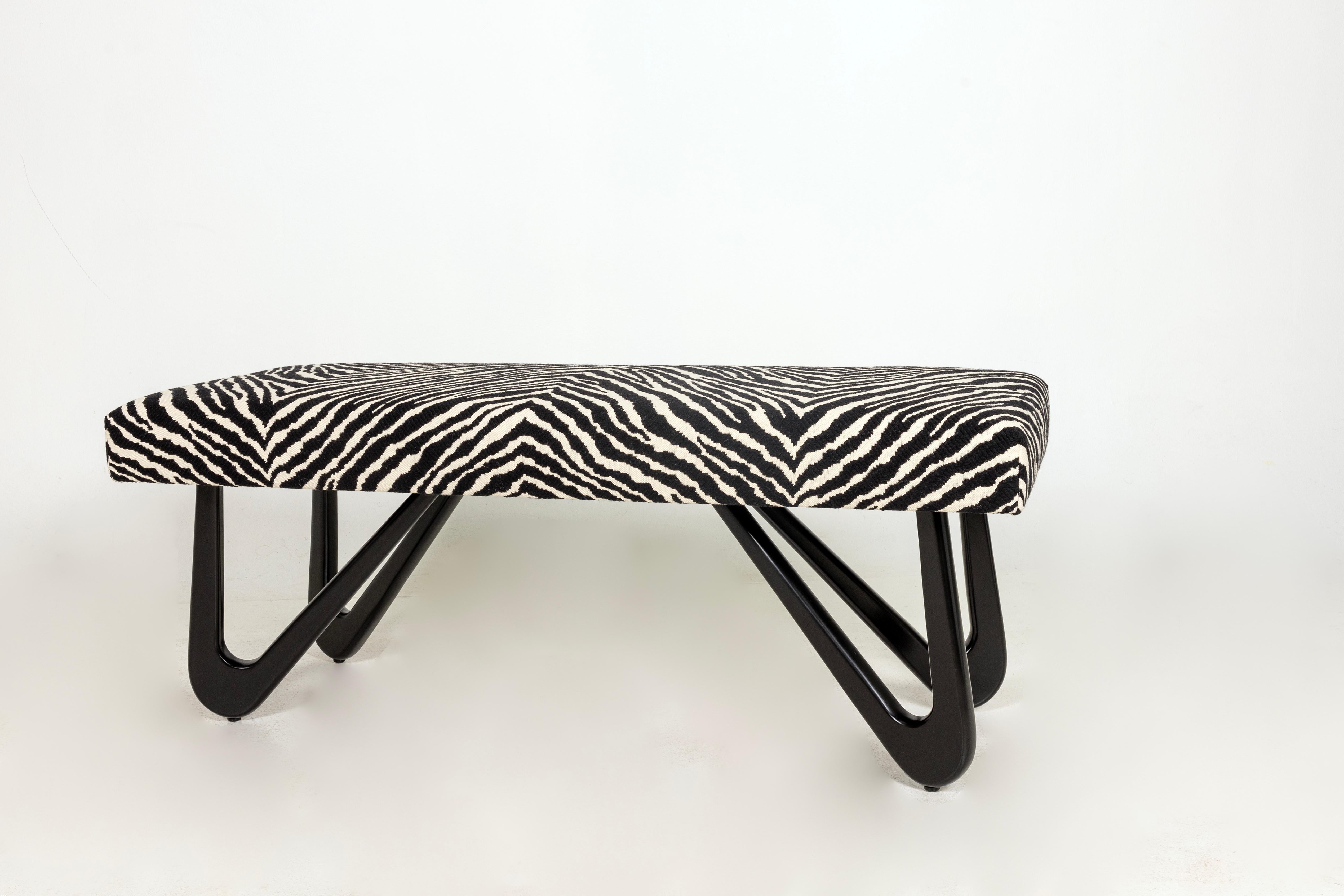 Panchina moderna scultorea nello stile di Adrian Pearsall, tessuto Zebra in vendita 2