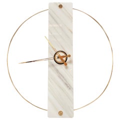 Horloge moderne sculpturale 2019 avec marbre de Carrare et finitions en or 24 carats