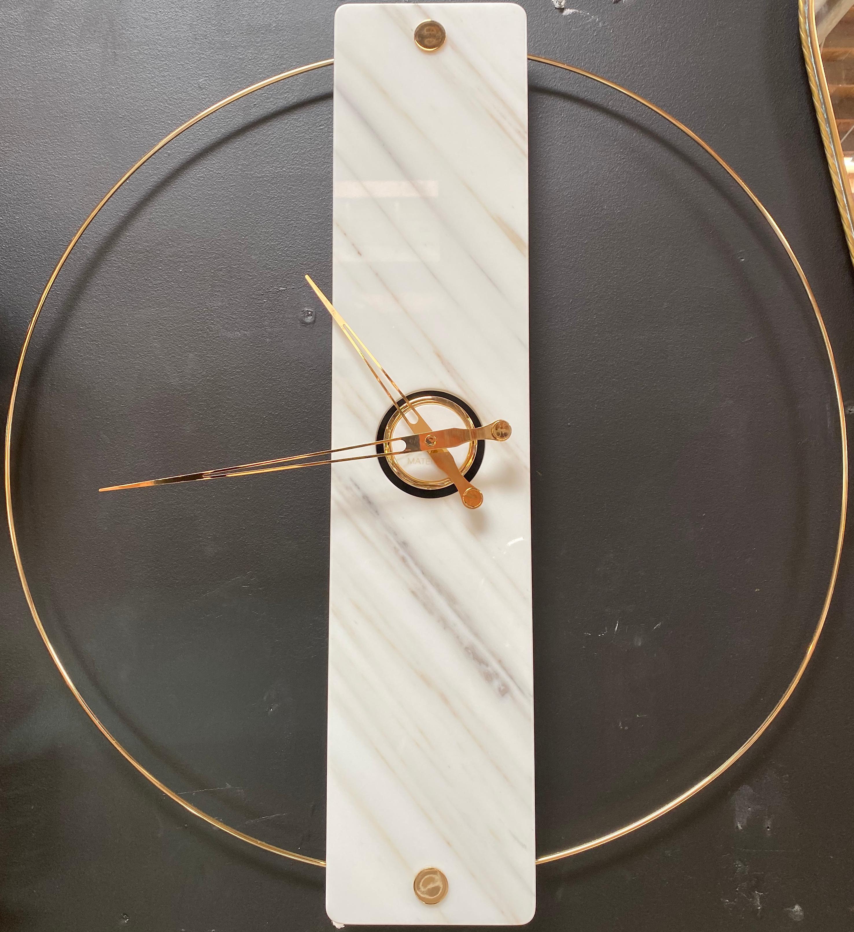 Sculptural modern clock 2019 with Carrara marble and finishes in 24-karat gold.