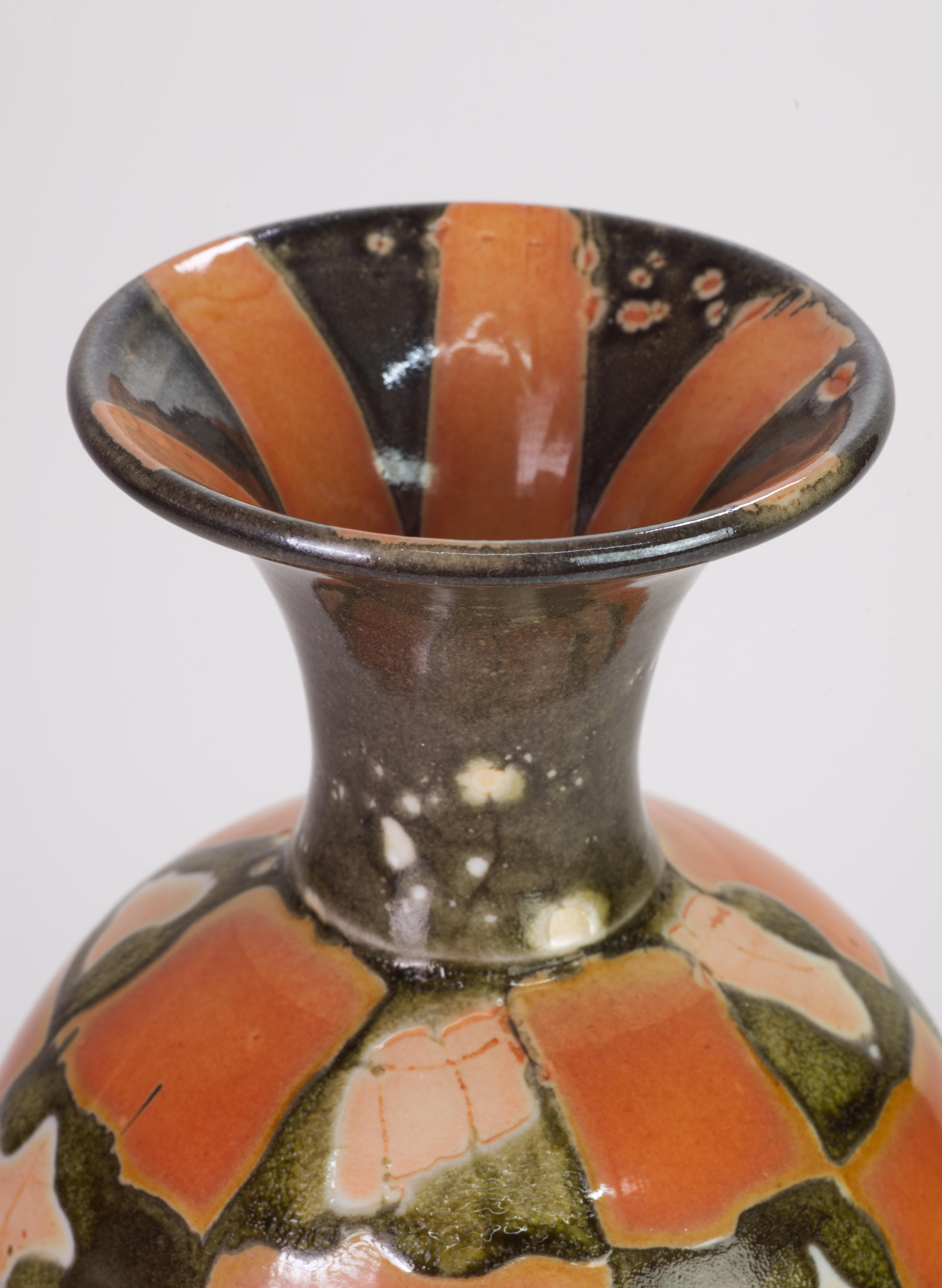Skulpturale modernistische Farbblock-Vase aus Lavaglasur, Studio Art Pottery (Glasiert) im Angebot