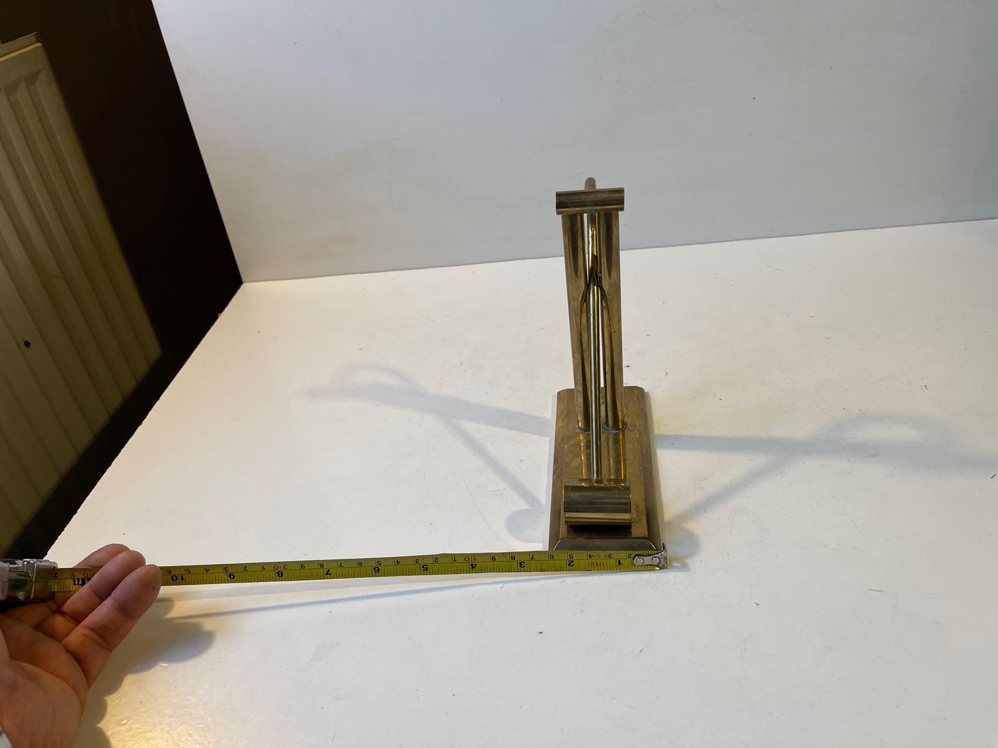 20ième siècle Presse-papiers de contrepoids sculptural moderniste en bronze en vente