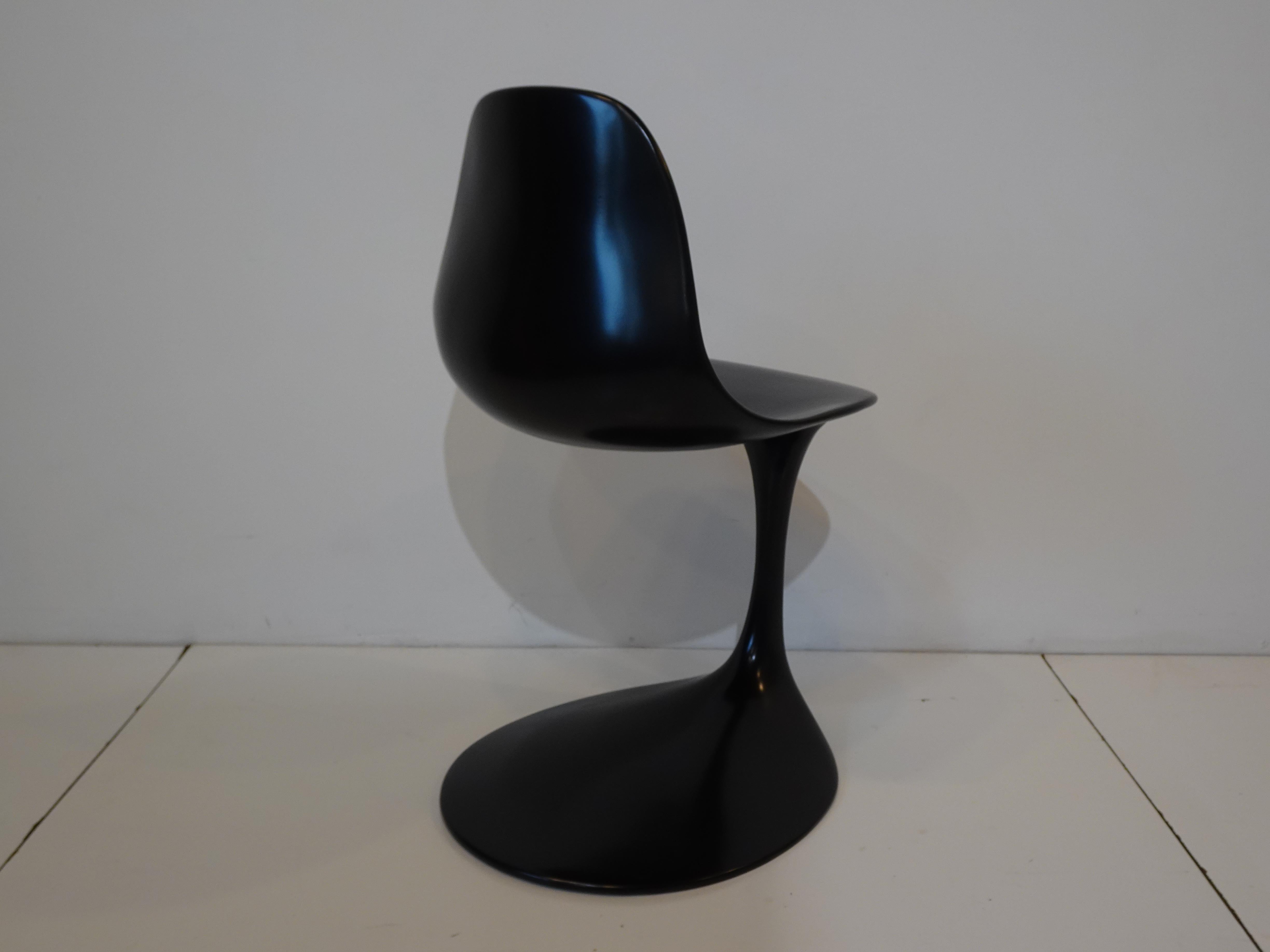 Skulpturaler geformter italienischer Stuhl von Rudi Bonzanini für L' Ambienie Italia MN im Angebot 3