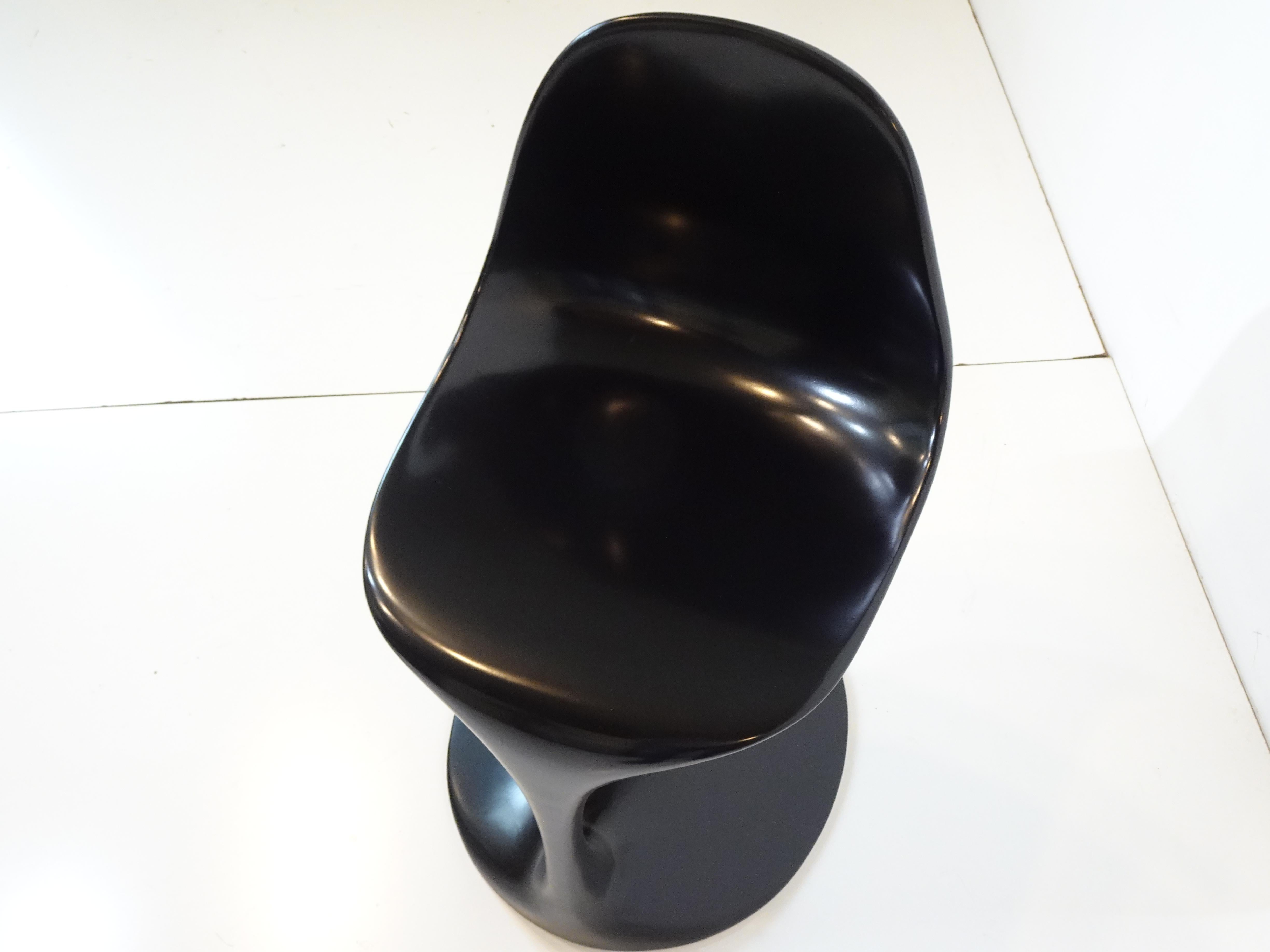 Sedia scultorea Rudi Bonzanini Molded Italian Chair per L' Ambienie Italia MN 1