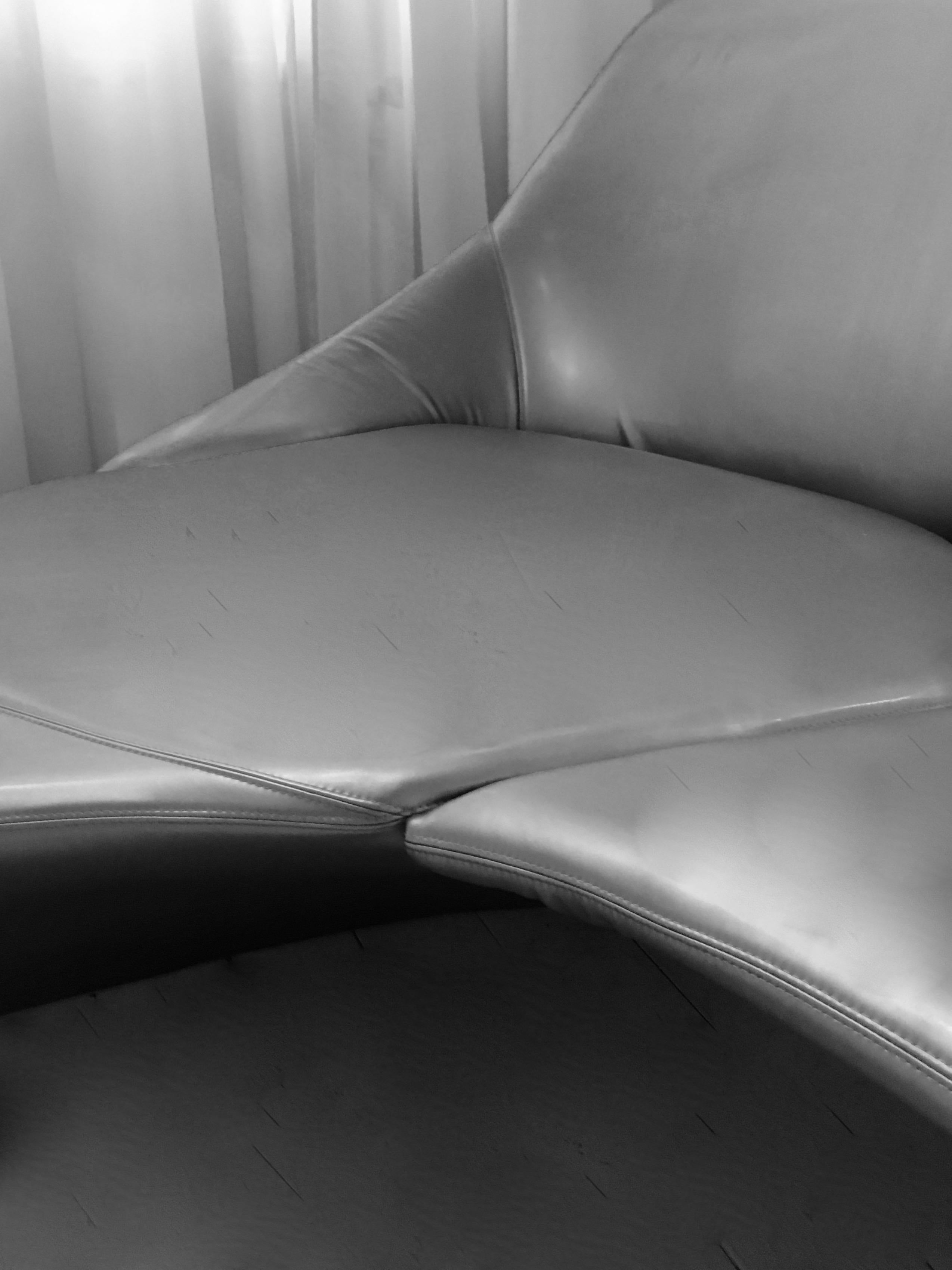 Sculptural Moon System Sofa and Ottoman Designed by Zaha Hadid, Italy, 2008 In Excellent Condition In Brussels, BE