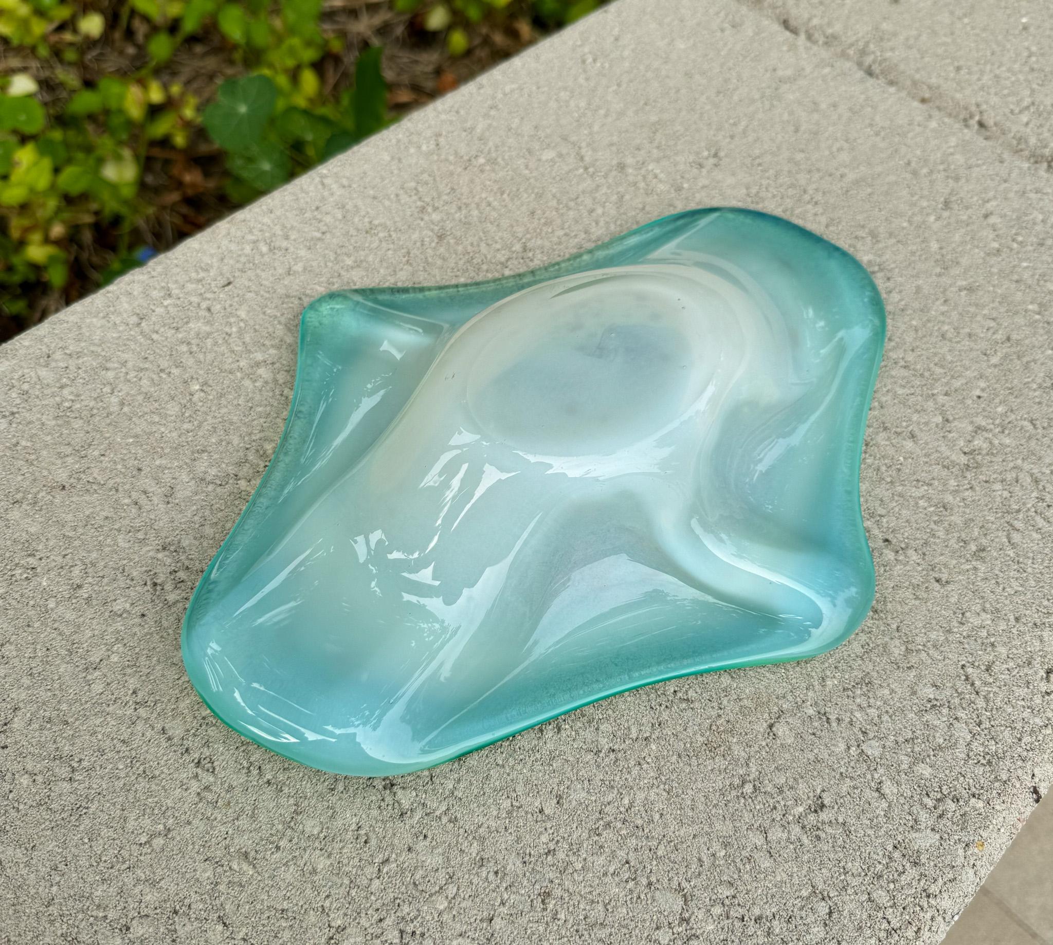 Cuenco escultórico de cristal verde de Murano con motas doradas, Italia, c.1970 en venta 7