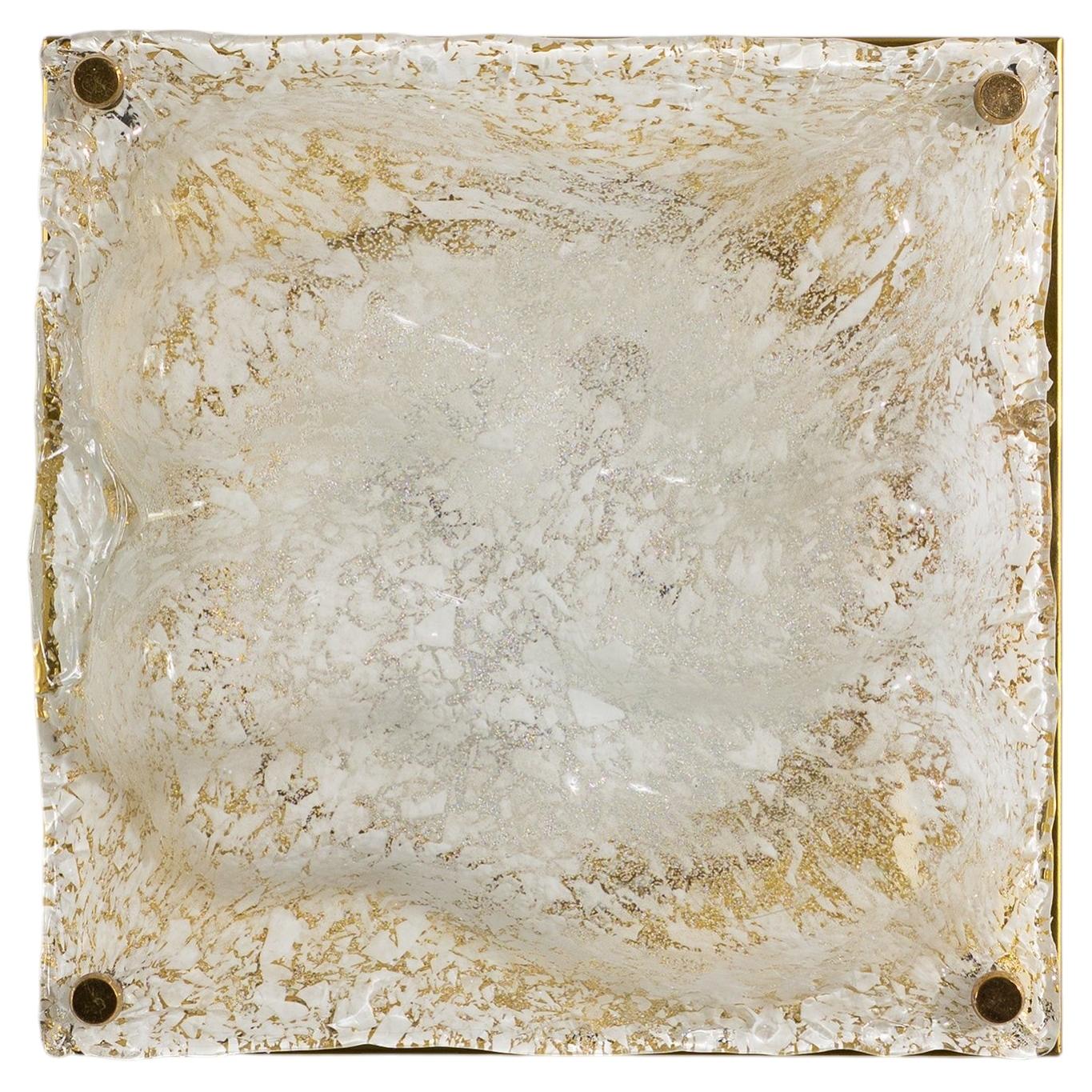 Lámpara de pared escultural de cristal de Murano «Ice» con placa trasera de latón, Italia, década de 1970