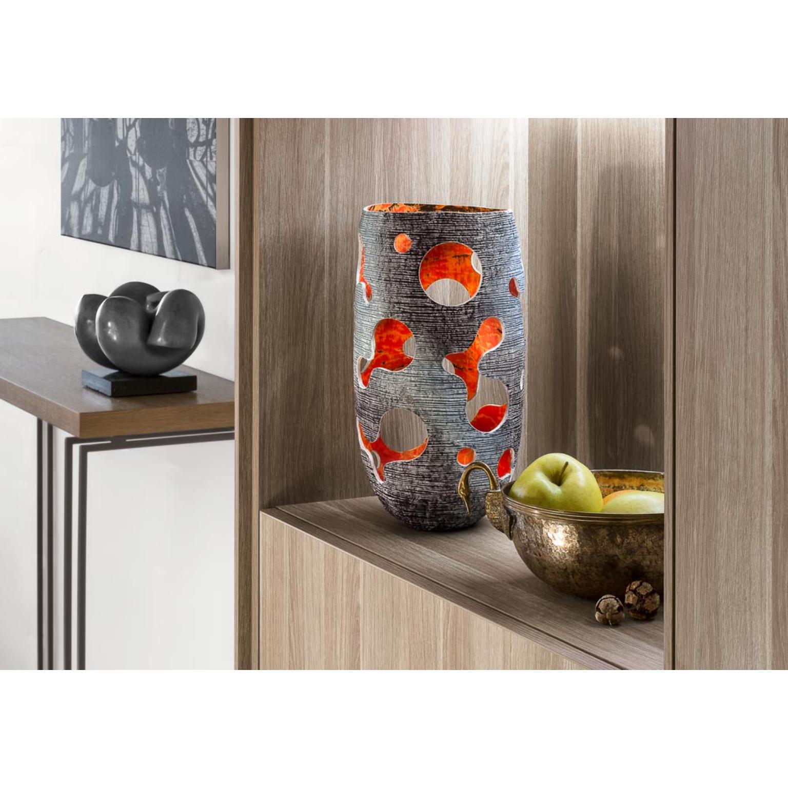 Altro Vaso scultoreo a lanterna stretta di Donatas Zukauskas in vendita