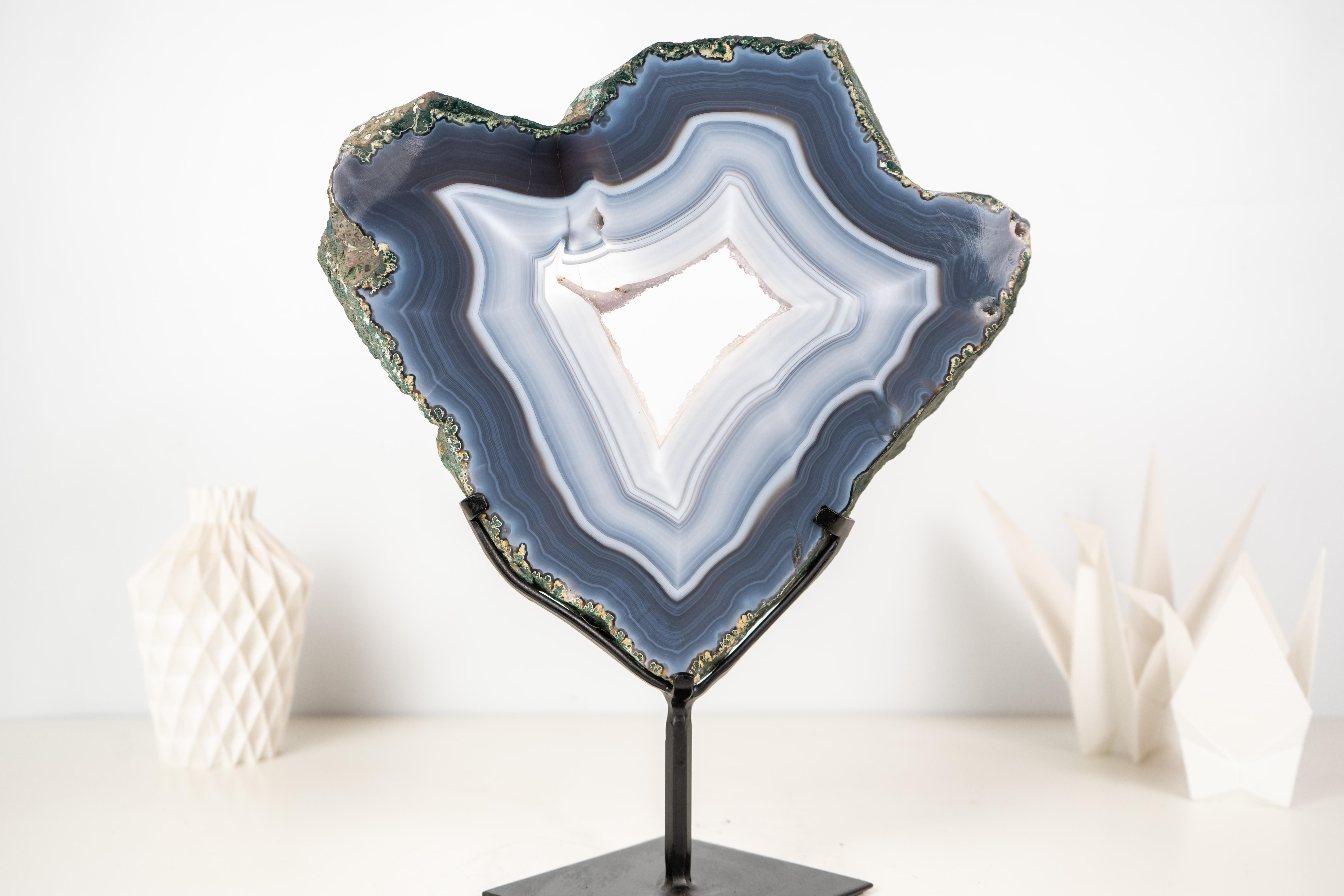 Sculptural White and Blue Lace Agate Geode Slice with White Galaxy Amethyst Druzy

▫️ Description

Naturally sculptural with its curvy lines and bold blue and white lace agate, this ethically sourced specimen reveals millions of years of natural