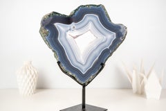 Géode sculpturale naturelle en agate dentelle bleue et blanche
