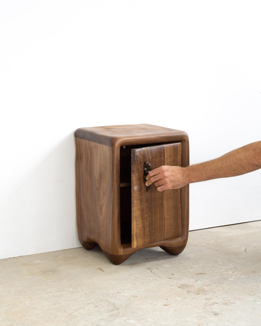 Table de nuit sculpturale - Wood Wood Wood et céramique en vente 2