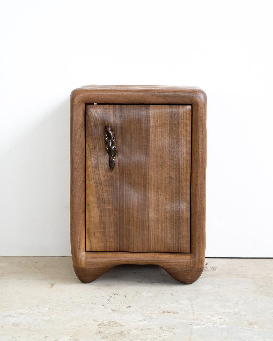 Organique Table de nuit sculpturale - Wood Wood Wood et céramique en vente