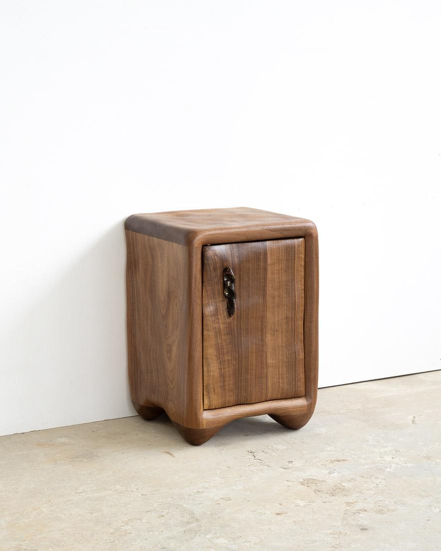 Table de nuit sculpturale - Wood Wood Wood et céramique en vente 1