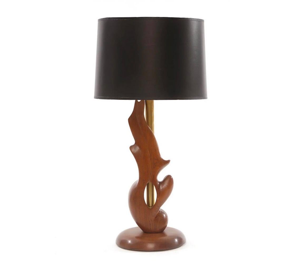 Nord-américain Lampes de table sculpturales en chêne et laiton de Heifetz en vente