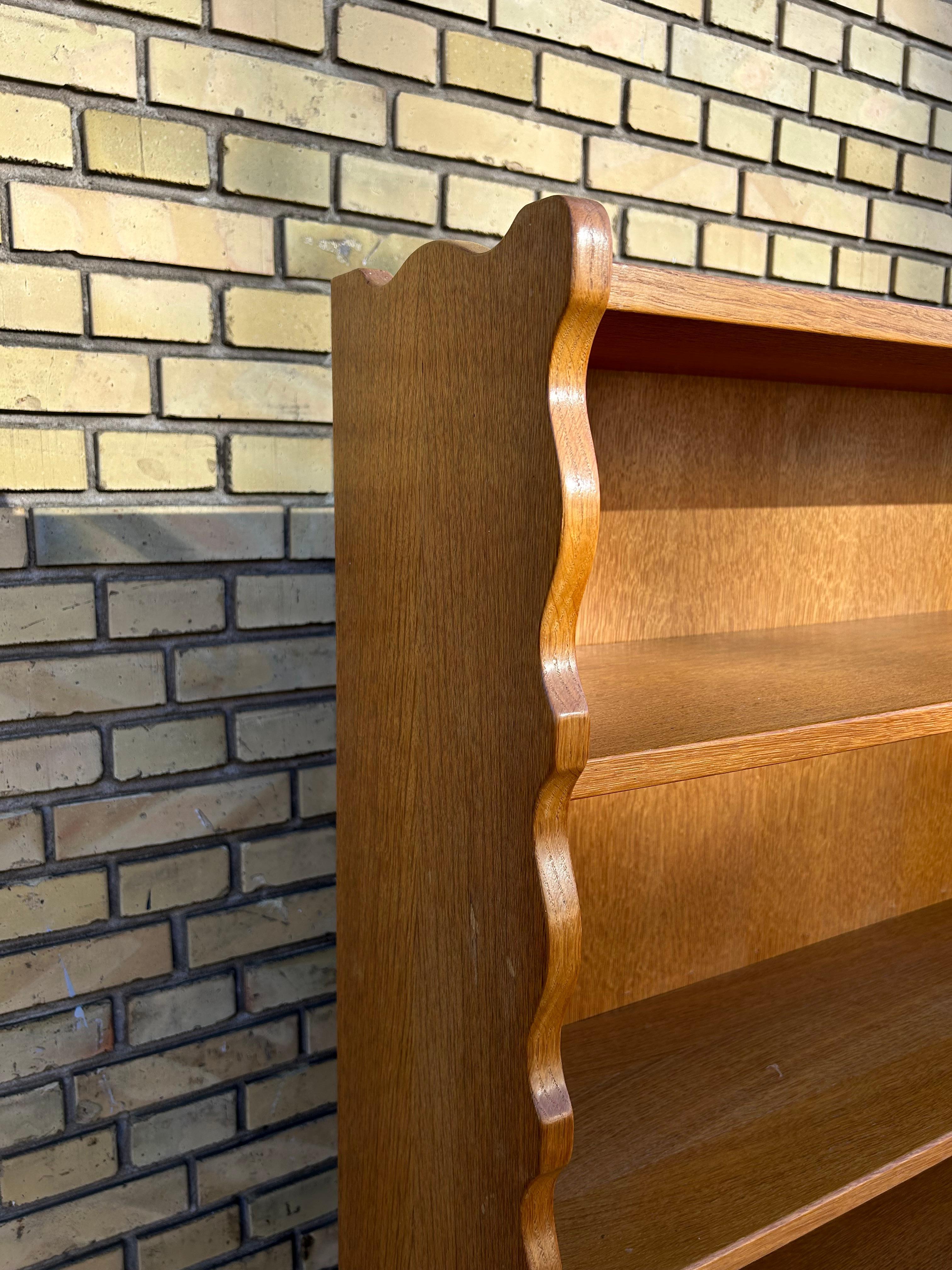 Sculptural solid oak book shelf by Danish designer Henry / Henning Kjærnulf manufactured by Nyrup Møbelfabrik in Denmark in the 1960’s.
Henry / Henning Kjærnulf was a Danish designer who worked in a lot of different styles of furniture from a more