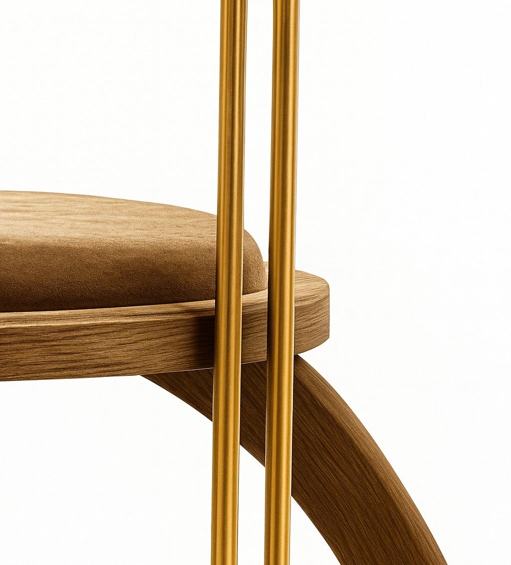 Moderno Sedia da pranzo scultorea in Oak con rivestimento in velluto e accenti in metallo in vendita