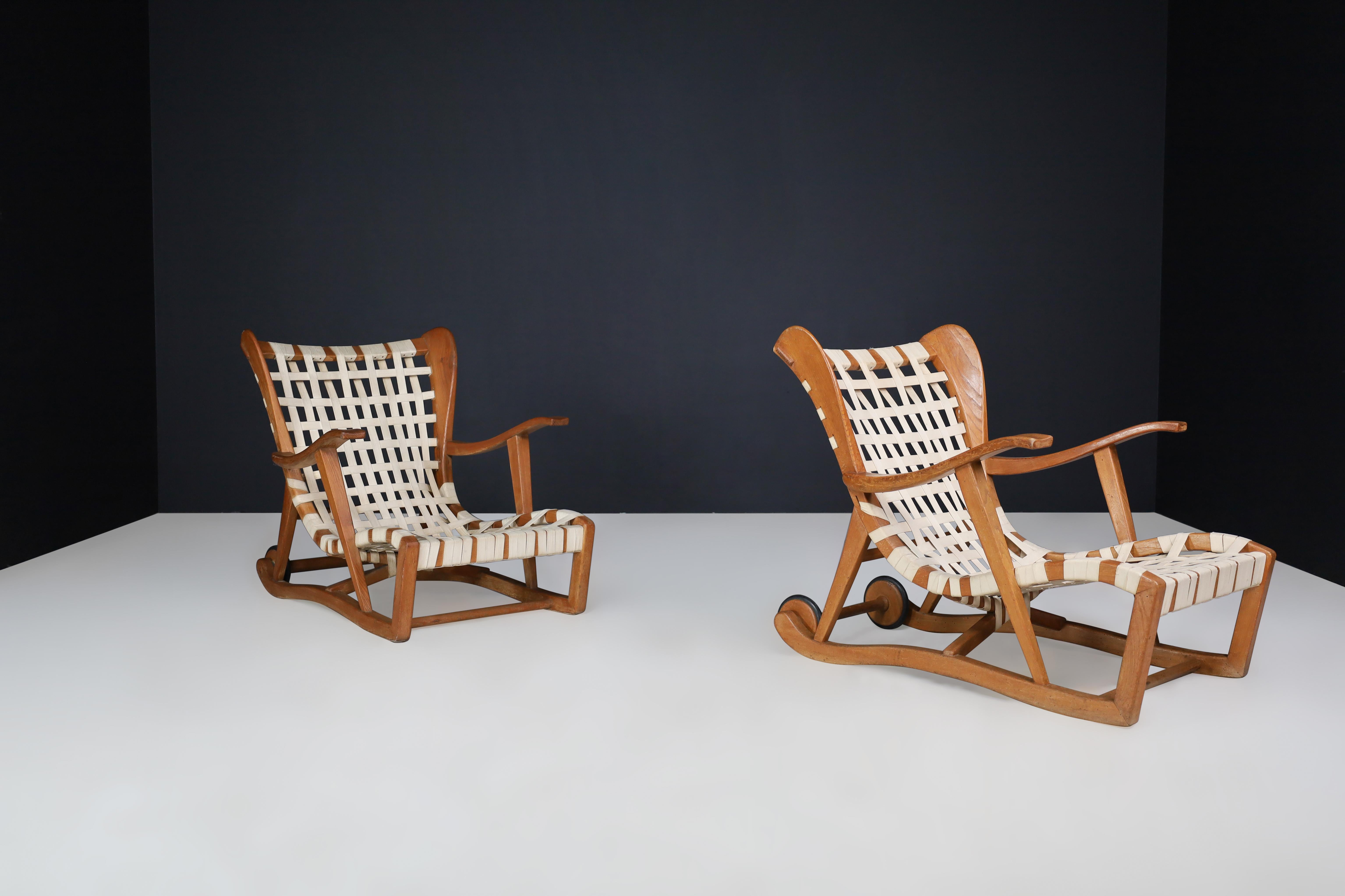 Linen Sculptural oak Lounge chairs by Guglielmo Pecorini, Italy, the 1950s   For Sale