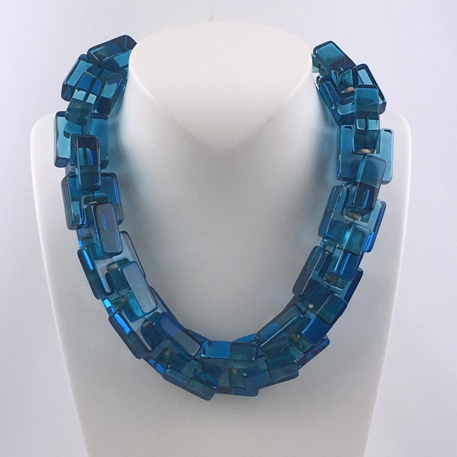 Sculptural Ocean Blue Carved Lucite Choker Necklace In Excellent Condition In Atlanta, GA