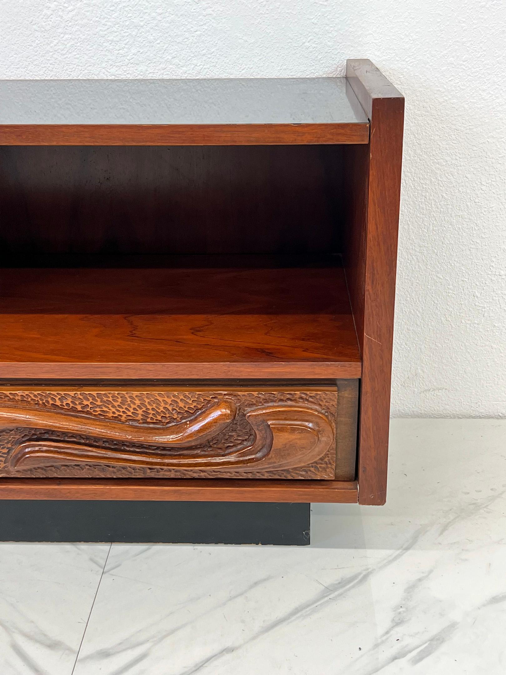 Sculptural Oceanic Nightstand by Pulaski, 1960's, Style of Witco In Good Condition For Sale In Culver City, CA