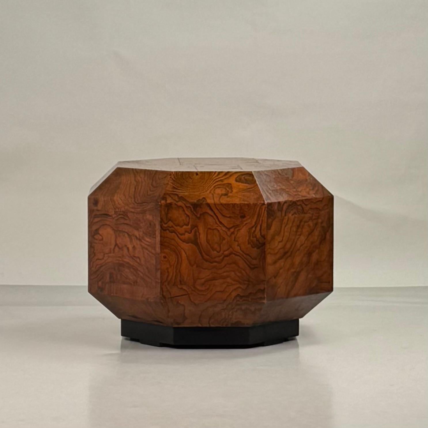 Tavolino scultoreo ottagonale in legno di radica di Milo Baughman.